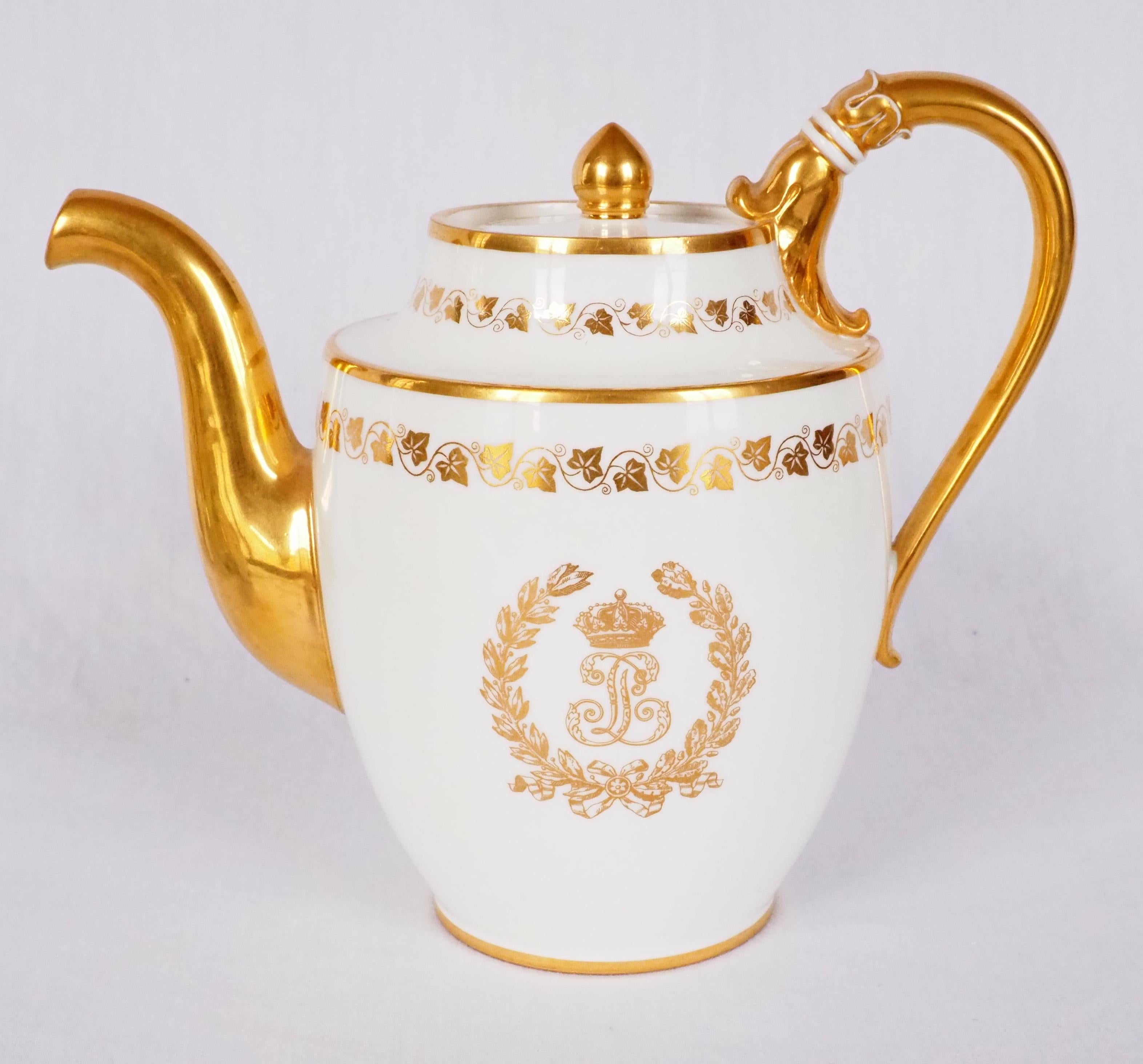 Porcelain teapot or coffee pot from Louis Philippe Princes table set at his royal residence Chateau de Bizy. 19th century production, Imperial Sevres Manufacture circa 1840, signed under the base :
- the blue mark that shows it was manufactured in