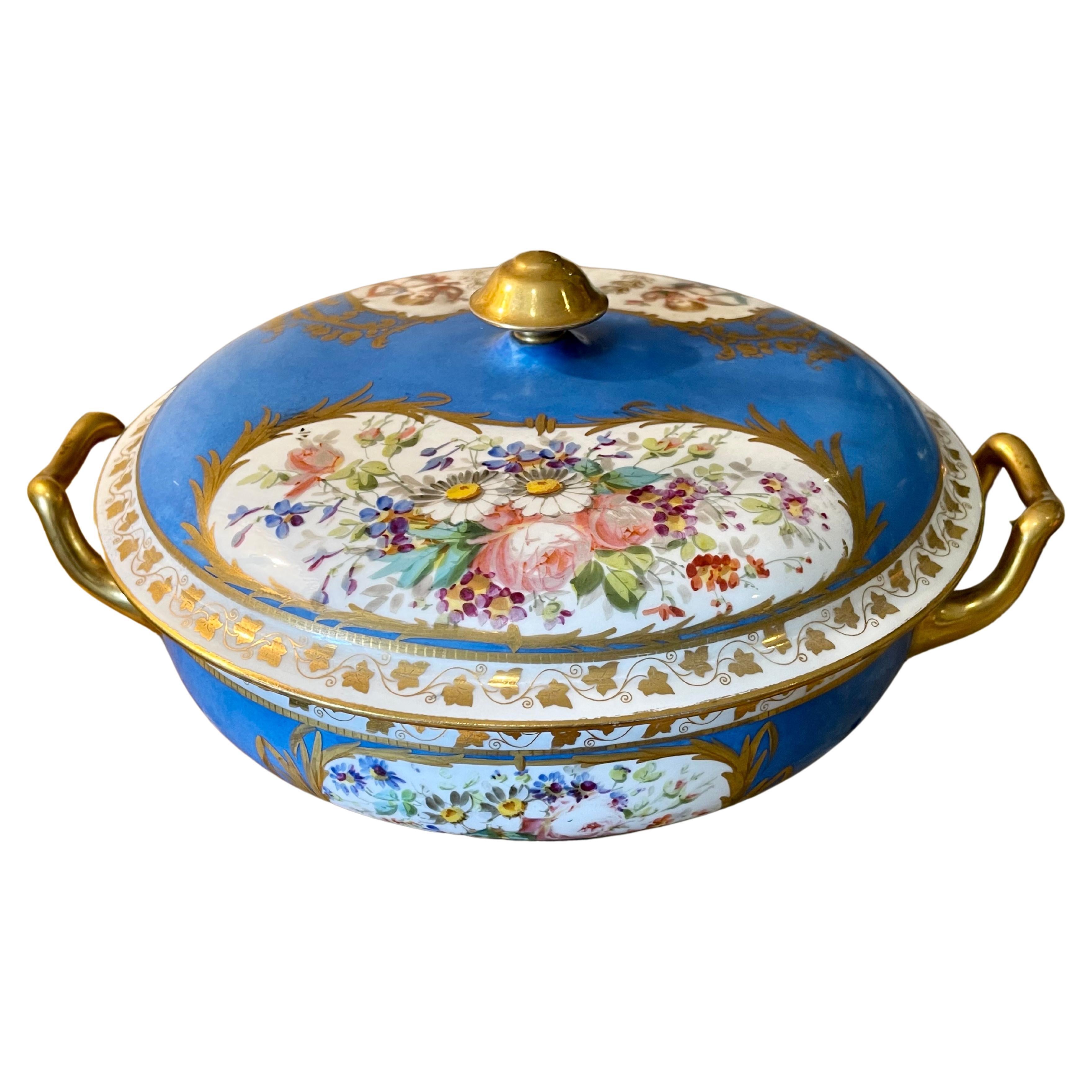 Sèvres Manufacturing, "Château Des Tuileries" Porcelain Sweet Box, circa 1844 For Sale