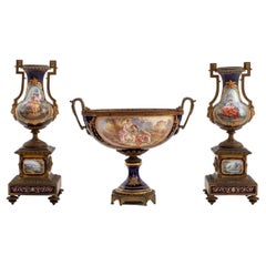 Sevres-Garnitur-Set aus vergoldeter Bronze mit Sevres-Markierung