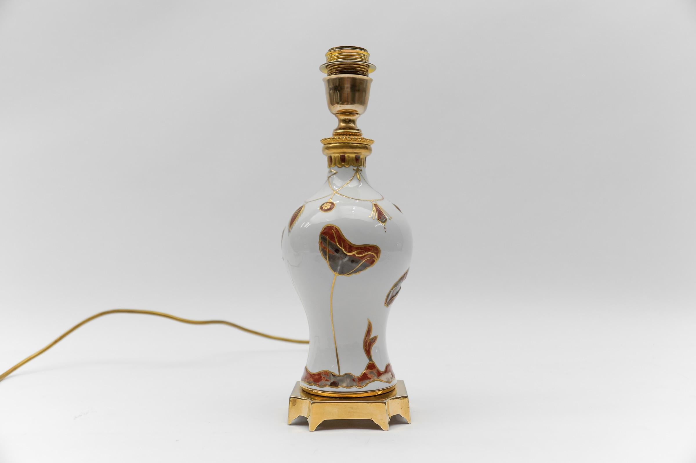 Sevres Modele et Decoration Exclusive a la Main Handmade Table Lamp Base, 1960s

Dimensions
Diameter: 5.11 in. (13 cm)
Height: 13.38 in. (34 cm)

One E27 socket. Works with 220V and 110V.

Our lamps are checked, cleaned and are suitable for use in