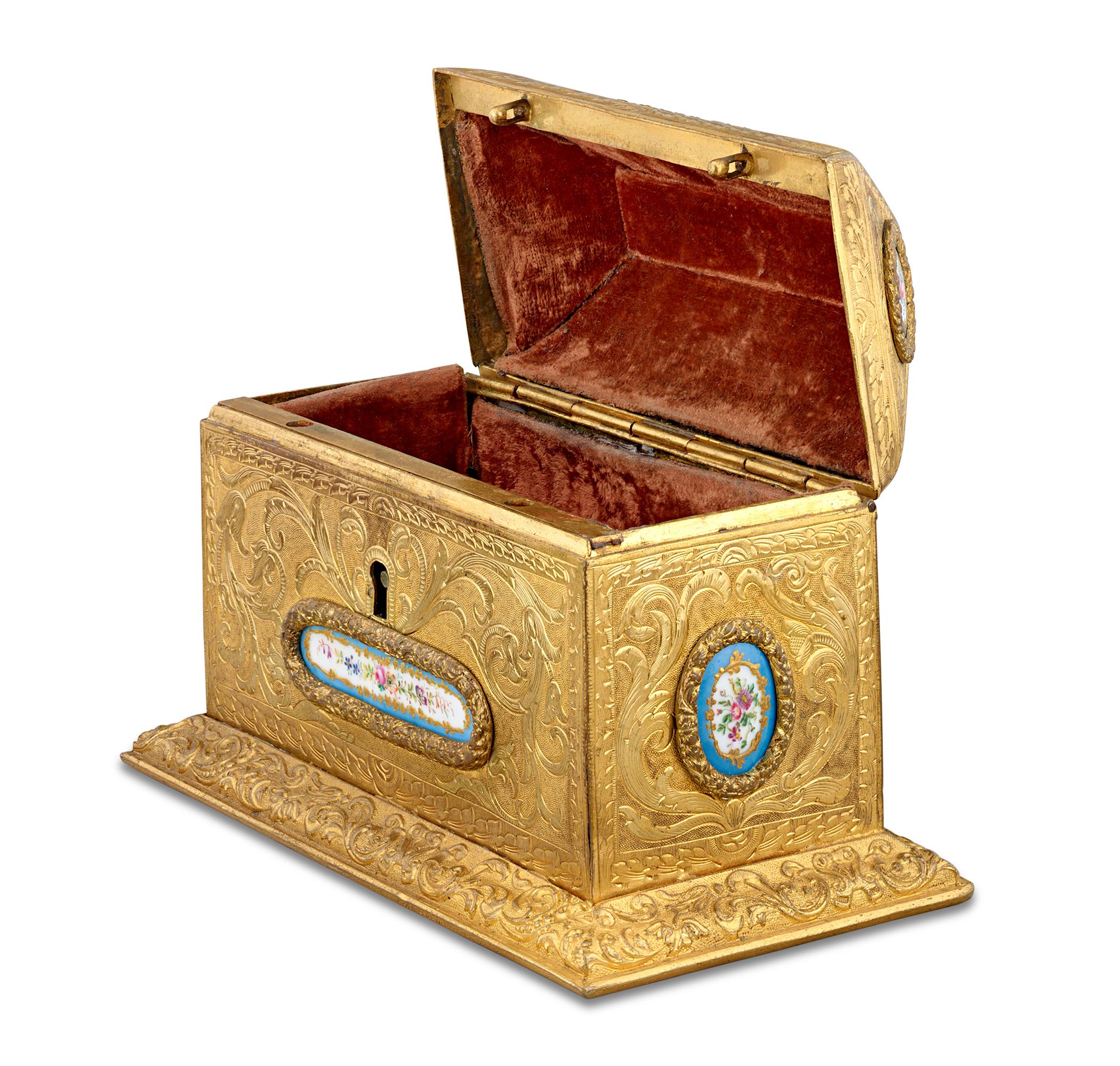 Sèvres Porzellan und Bronze Box (Französisch) im Angebot