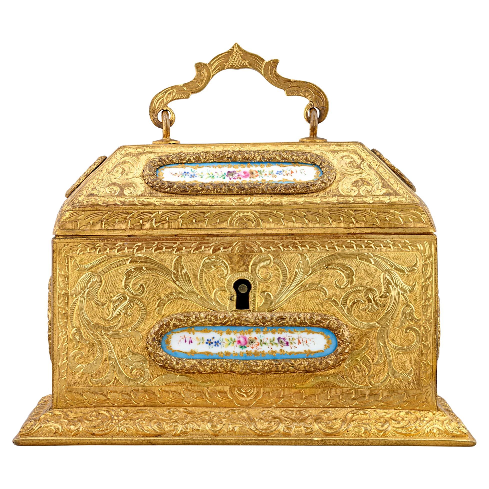 Sèvres Porzellan und Bronze Box im Angebot