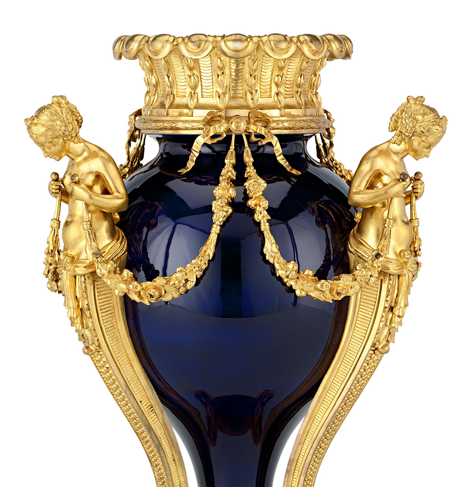 Luigi XVI Vasi in porcellana di Sèvres e bronzo di Dorè in vendita