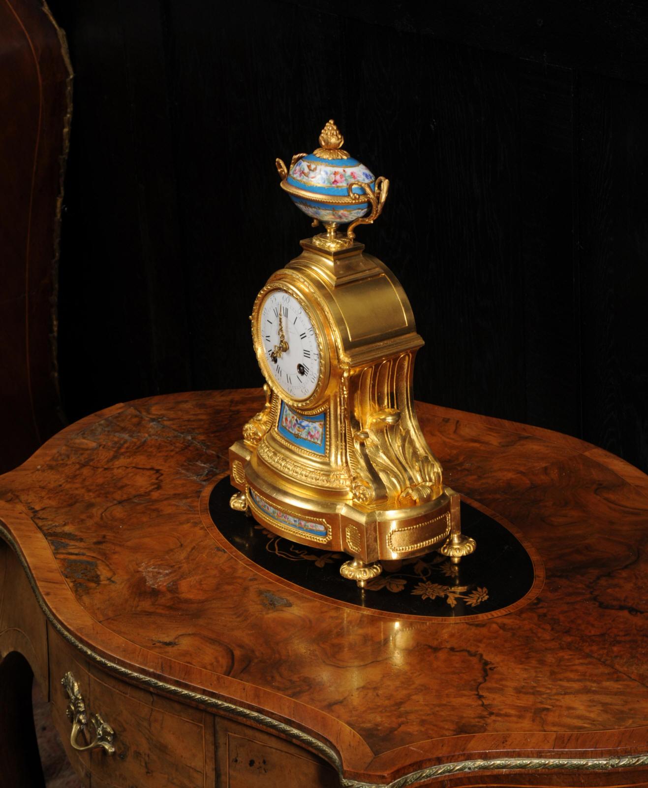 Horloge ancienne française en porcelaine de Sèvres et bronze doré  par Miroy Frères en vente 2