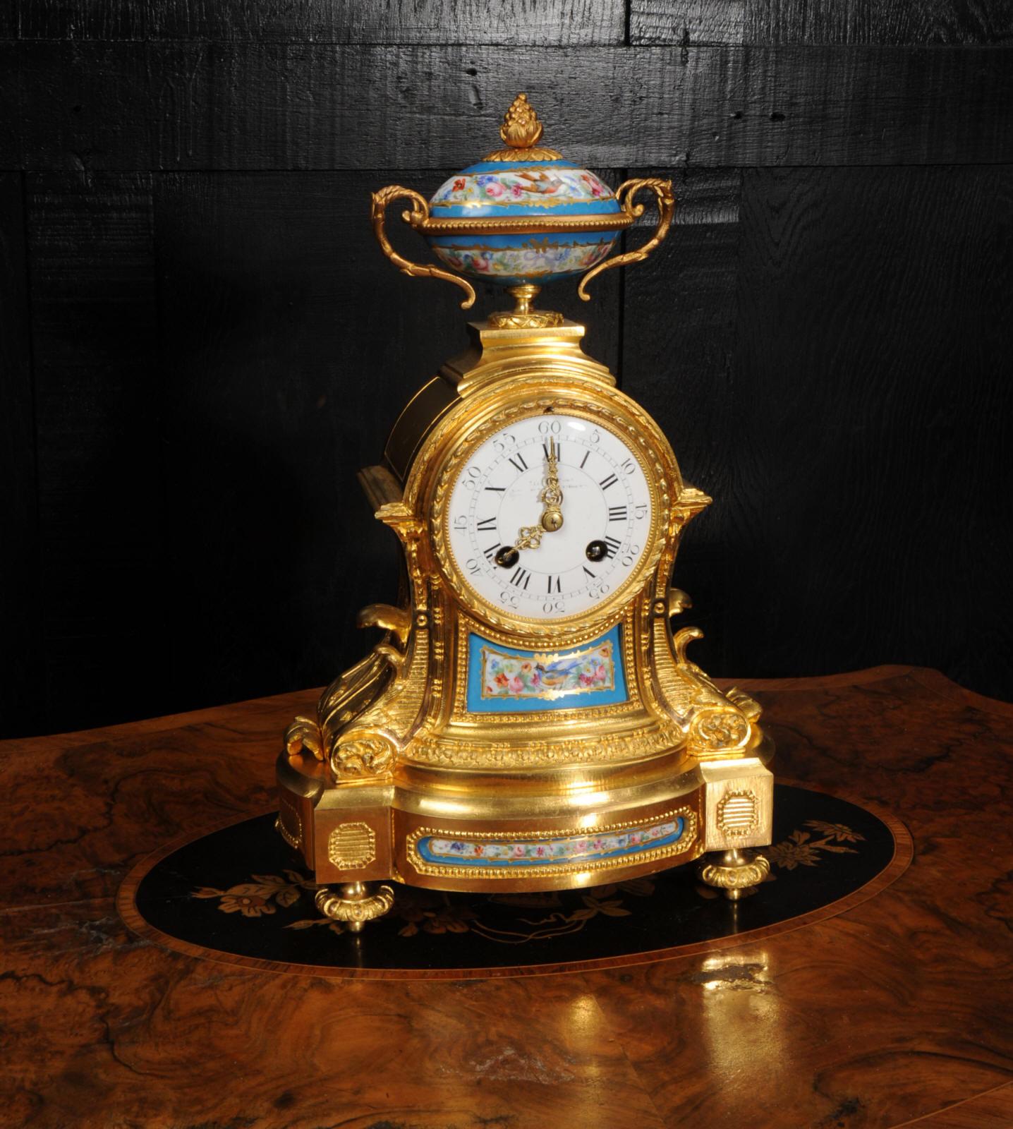 Horloge ancienne française en porcelaine de Sèvres et bronze doré  par Miroy Frères en vente 3