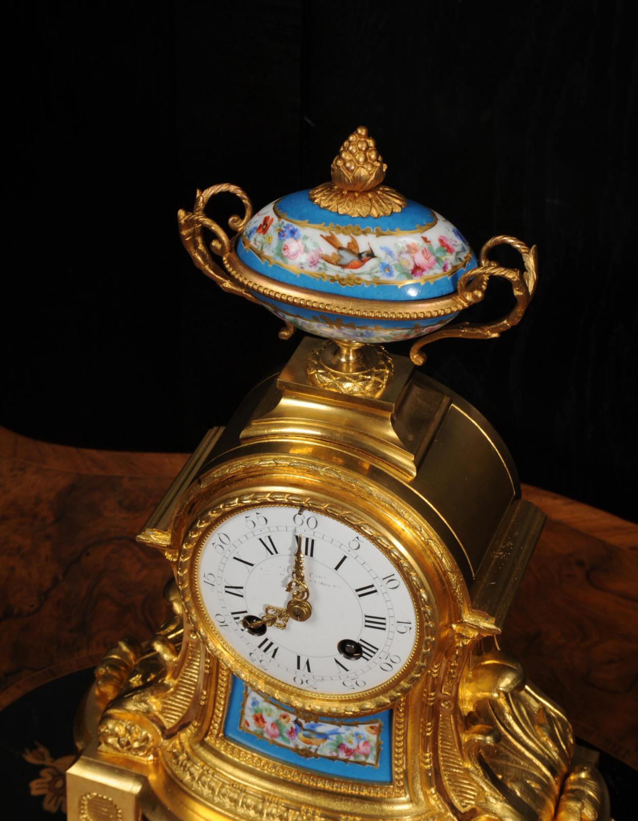 Horloge ancienne française en porcelaine de Sèvres et bronze doré  par Miroy Frères en vente 7