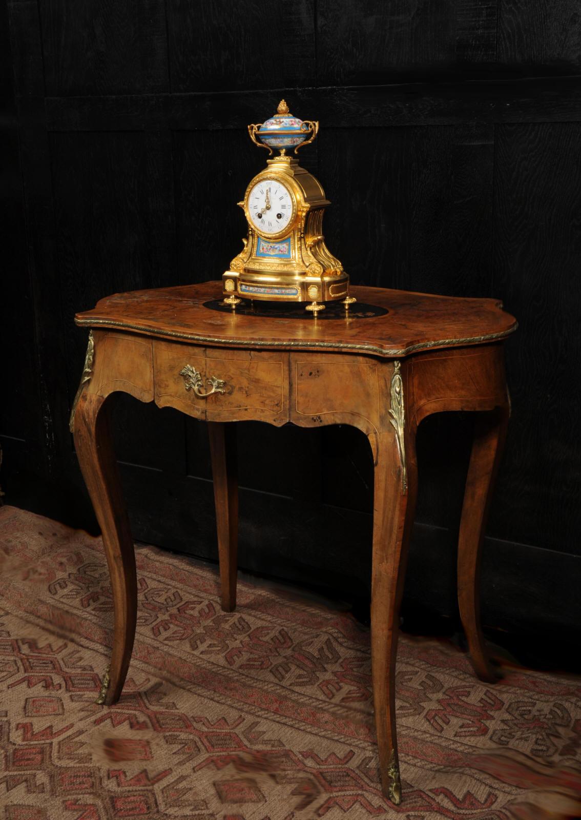Horloge ancienne française en porcelaine de Sèvres et bronze doré  par Miroy Frères Bon état - En vente à Belper, Derbyshire