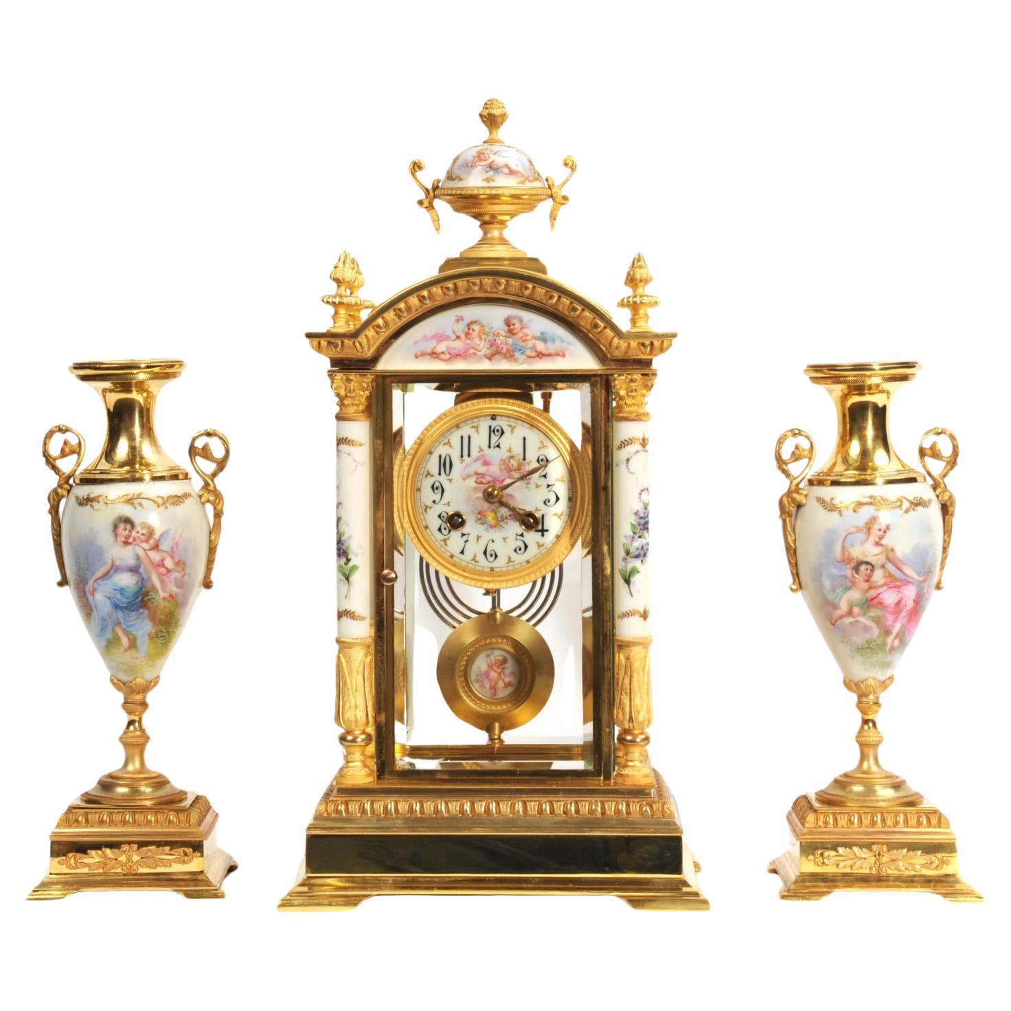 Antikes französisches Uhren-Set aus Sevres-Porzellan und Goldbronze aus vier Glas