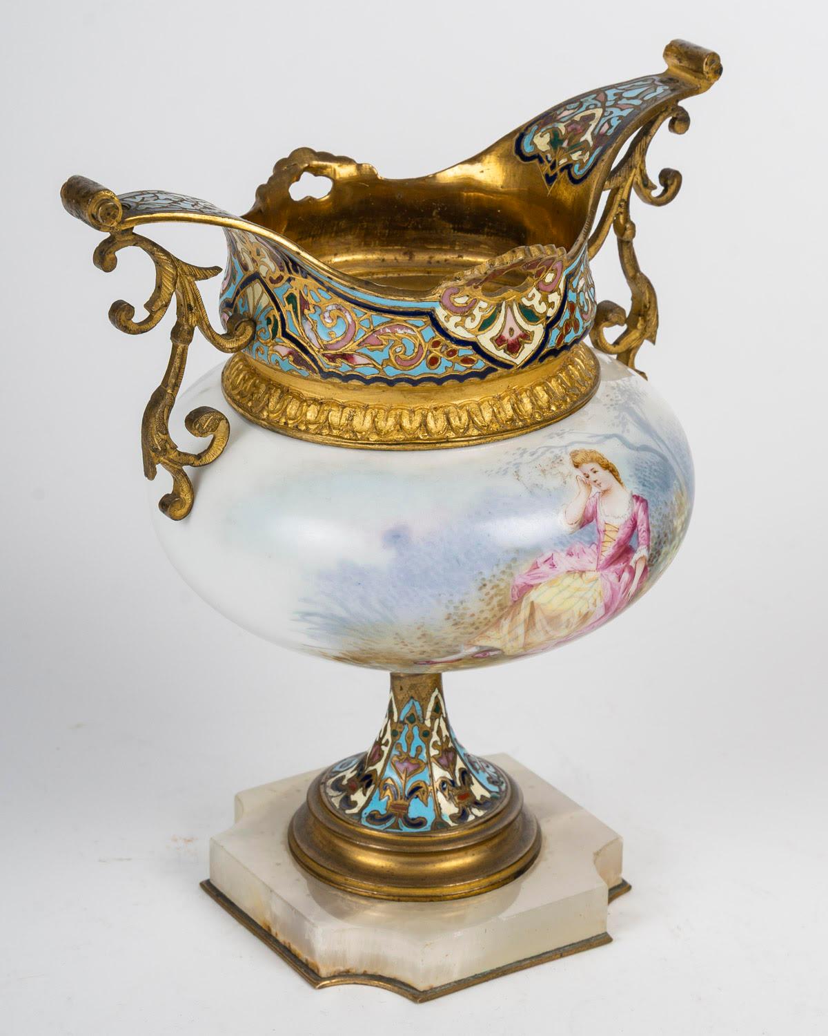 Ciotola in porcellana di Sèvres, periodo Napoleone III, XIX secolo. In condizioni buone in vendita a Saint-Ouen, FR