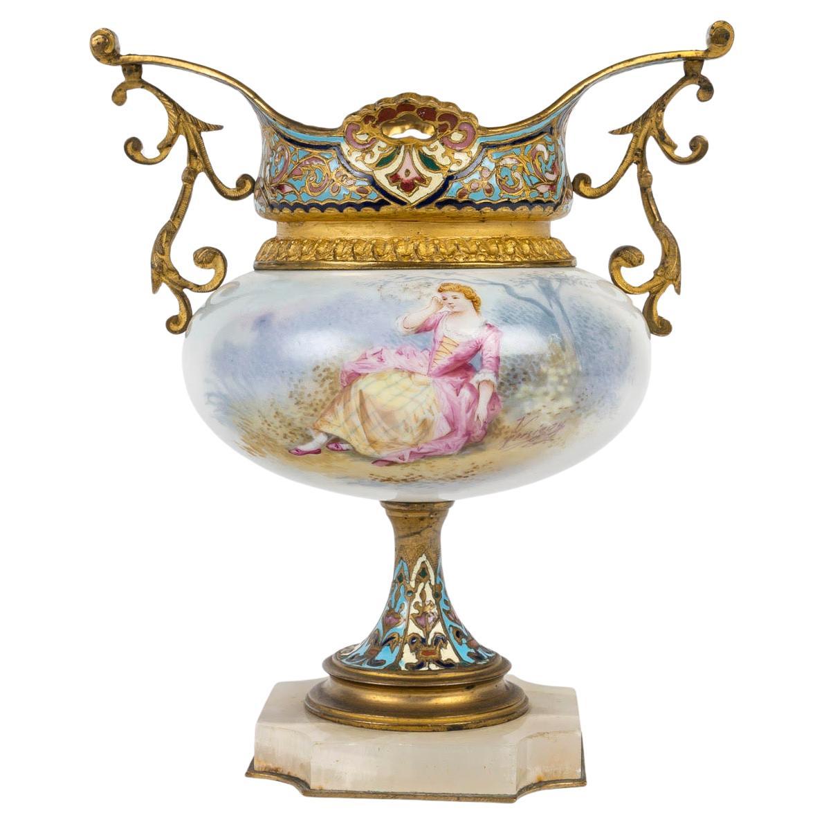 Coupe en porcelaine de Sèvres, période Napoléon III, XIXe siècle.