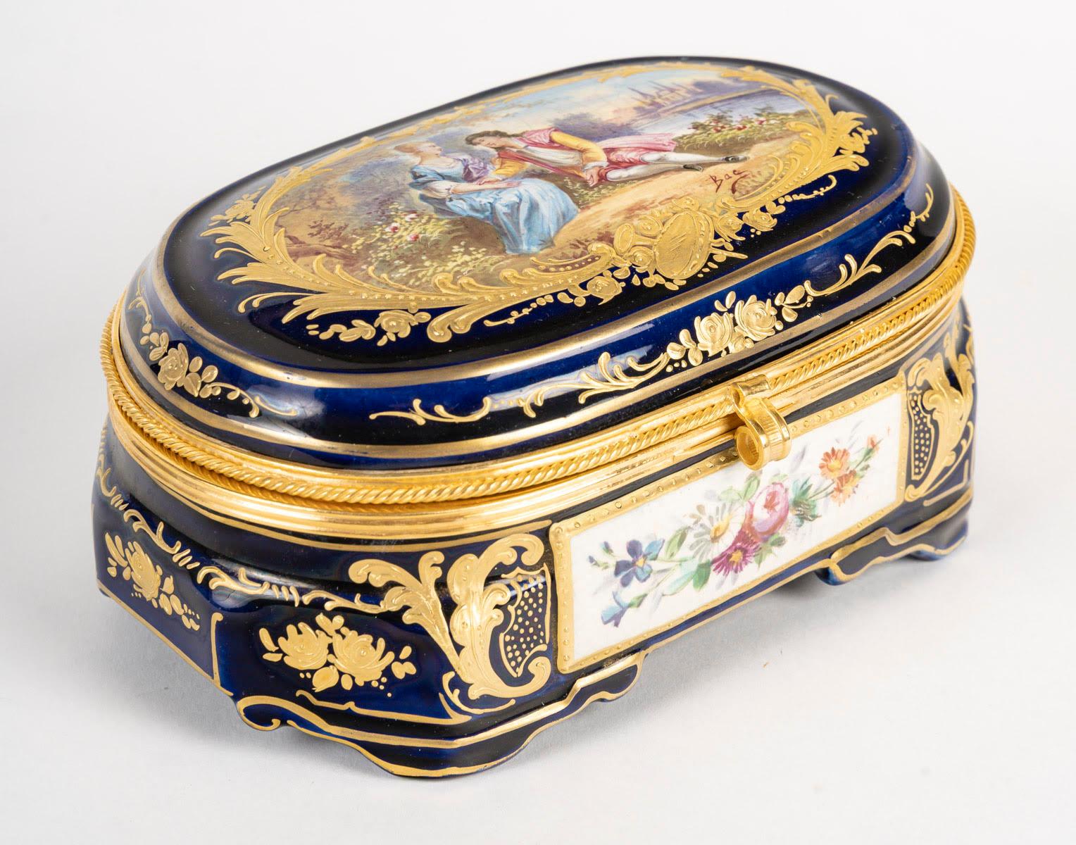 Scatola di porcellana di Sèvres, XIX secolo, periodo Napoleone III. In condizioni buone in vendita a Saint-Ouen, FR
