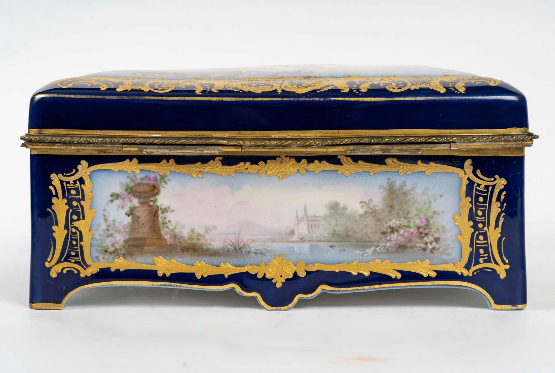 Sèvres Porcelain Box, 19th Century, Napoleon III Period. For Sale 2