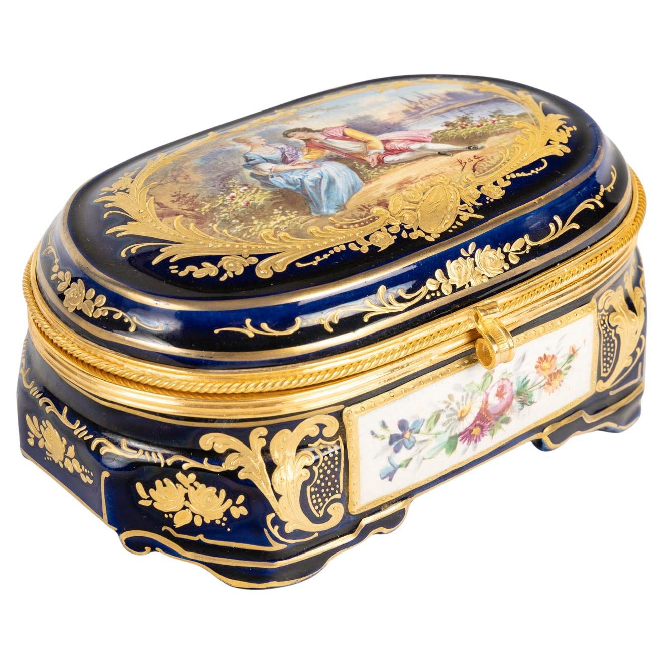 Scatola di porcellana di Sèvres, XIX secolo, periodo Napoleone III. in vendita