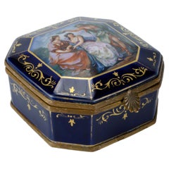 Boîte en porcelaine de Sèvres