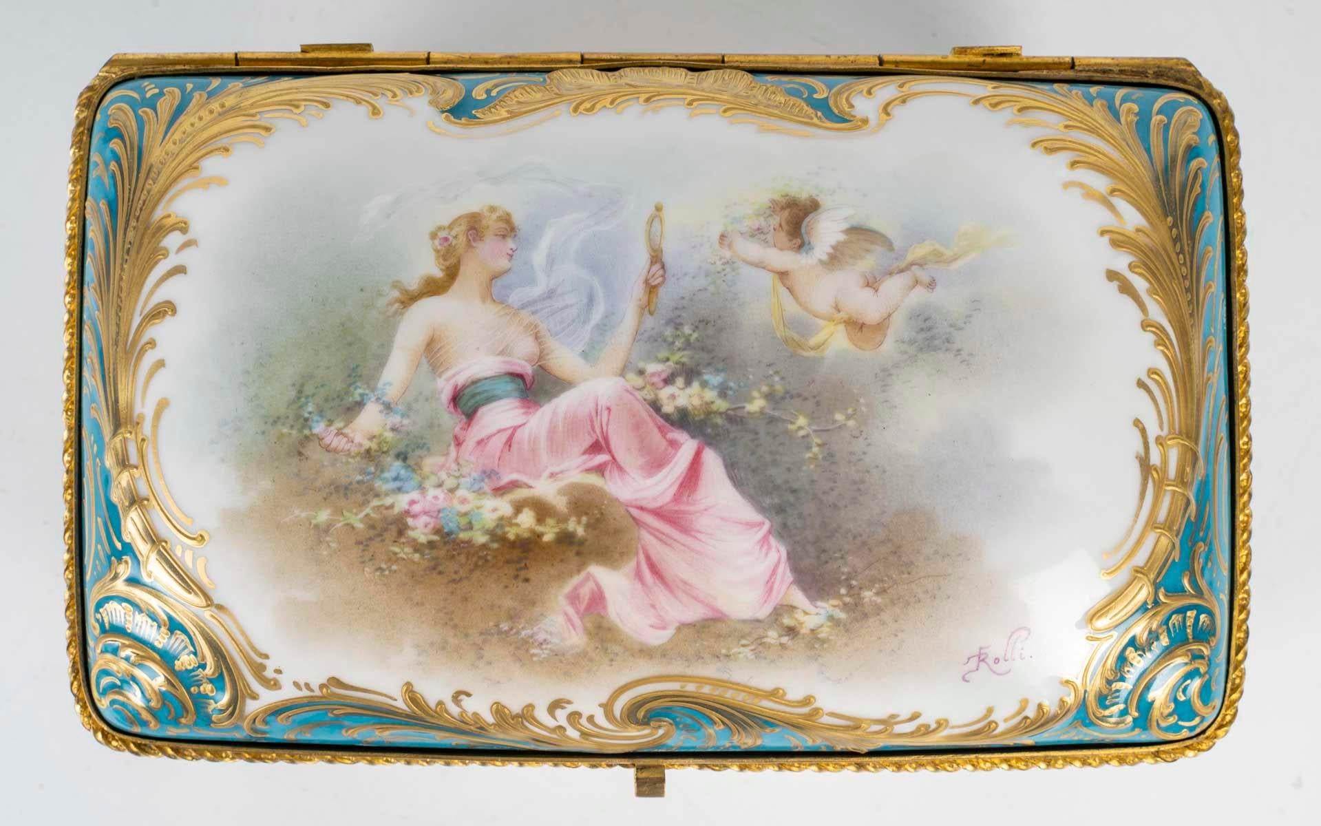 Caja de porcelana de Sèvres, montura de latón dorado, siglo XIX, época de Napoleón III. Francés en venta