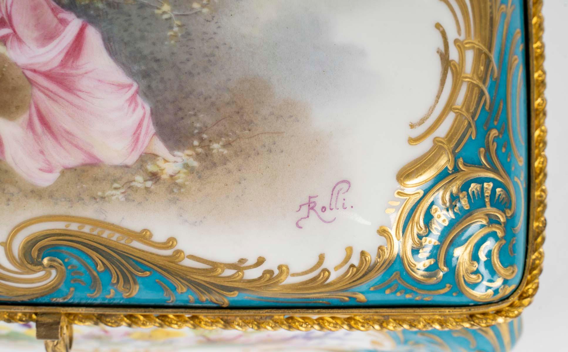 Caja de porcelana de Sèvres, montura de latón dorado, siglo XIX, época de Napoleón III. en Bueno estado para la venta en Saint-Ouen, FR