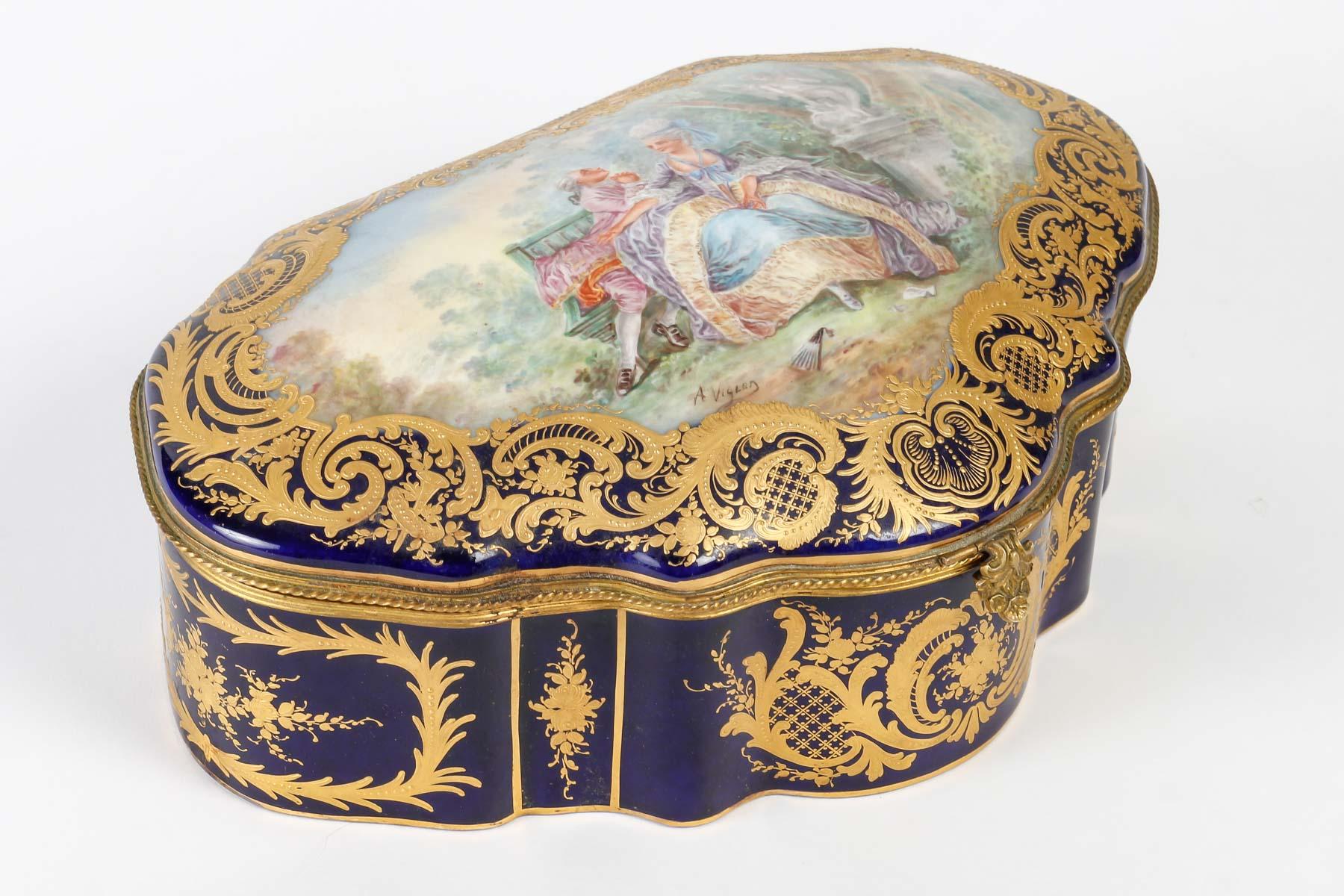 Boîte en porcelaine de Sèvres, période Napoléon III, XIXe siècle. 1
