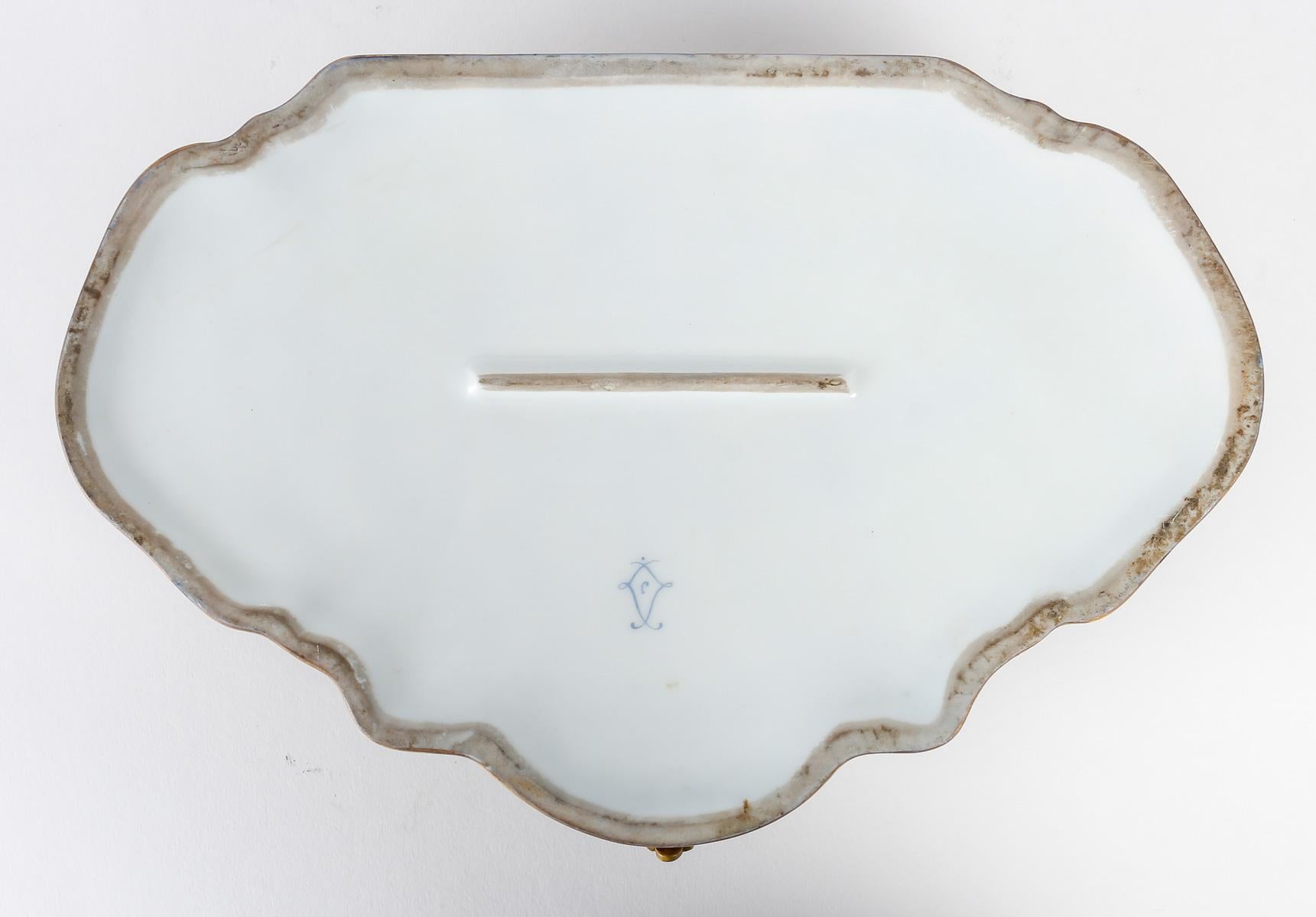 Boîte en porcelaine de Sèvres, période Napoléon III, XIXe siècle. 3