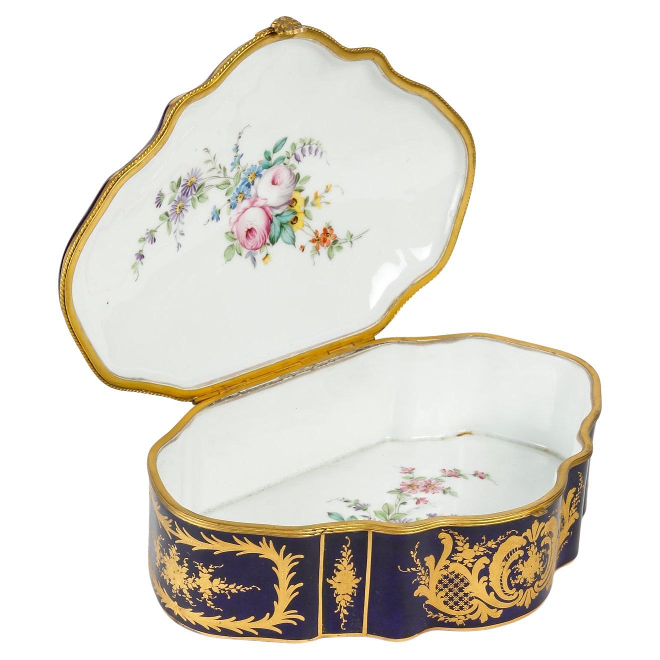 Boîte en porcelaine de Sèvres, période Napoléon III, XIXe siècle.