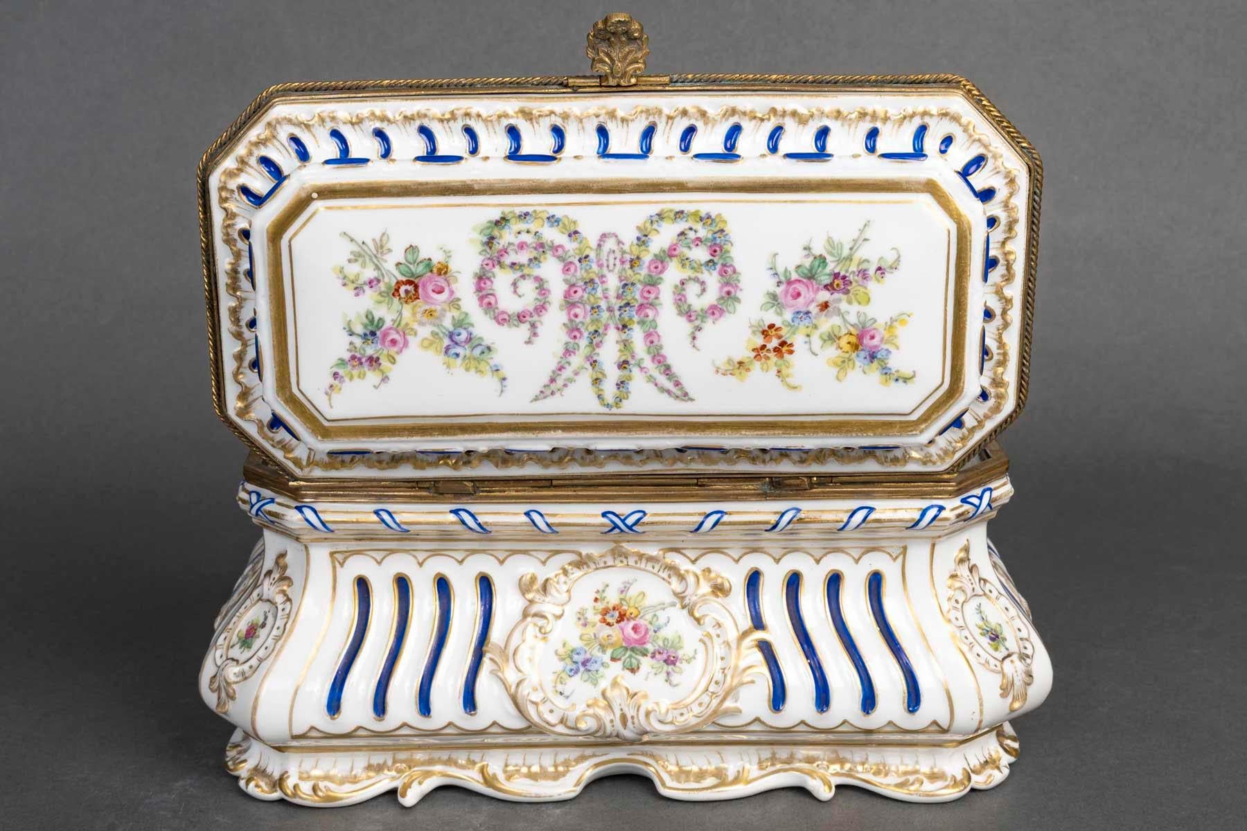 Coffret en porcelaine de Sèvres, période Napoléon III, XIXe siècle. en vente 1