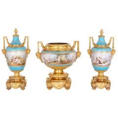 Guarnitura in porcellana di Sèvres, montata in bronzo dorato da Picard