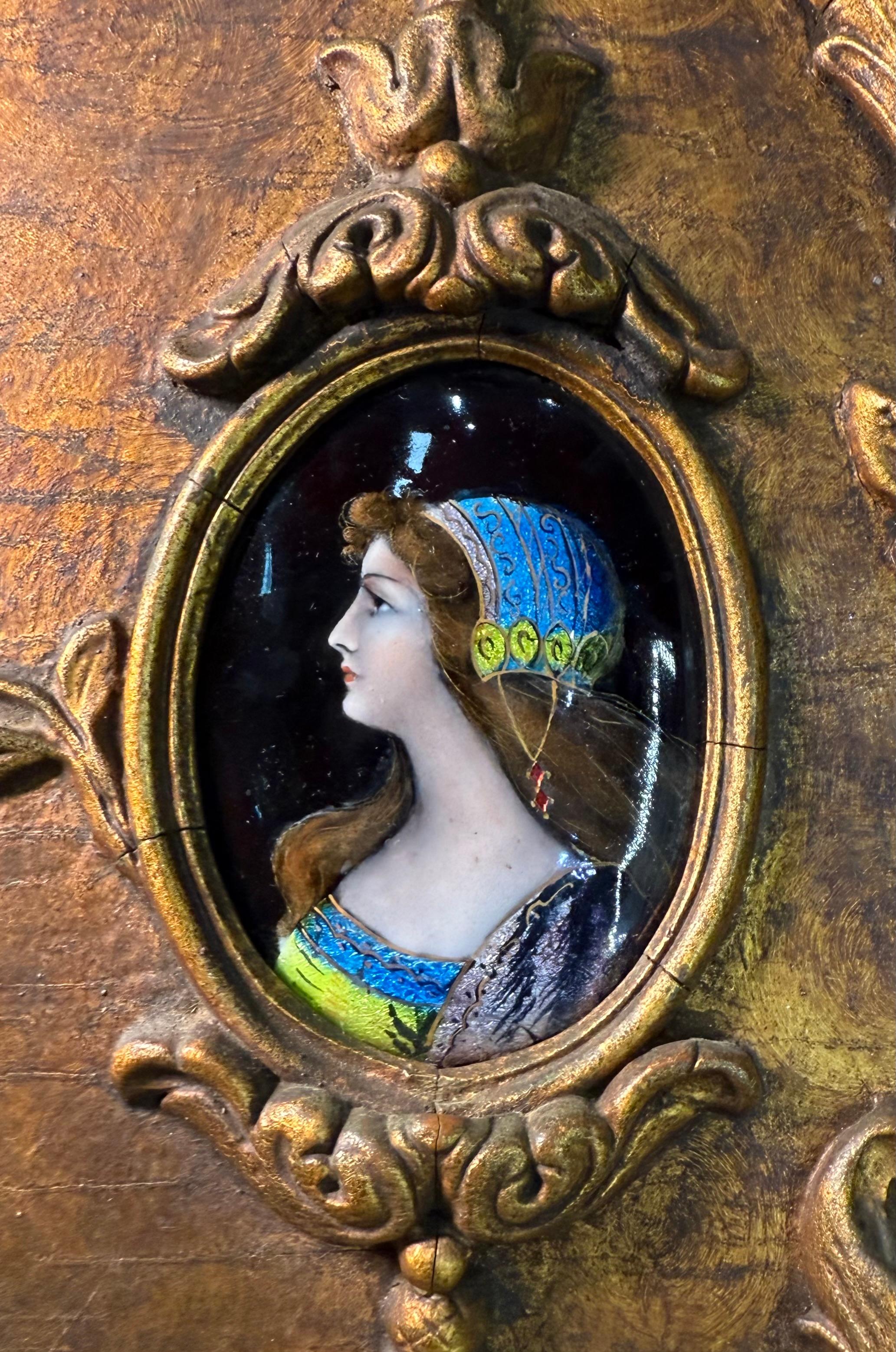 Sèvres Porzellan Portrait Holz Wandtafel (Rokoko) im Angebot