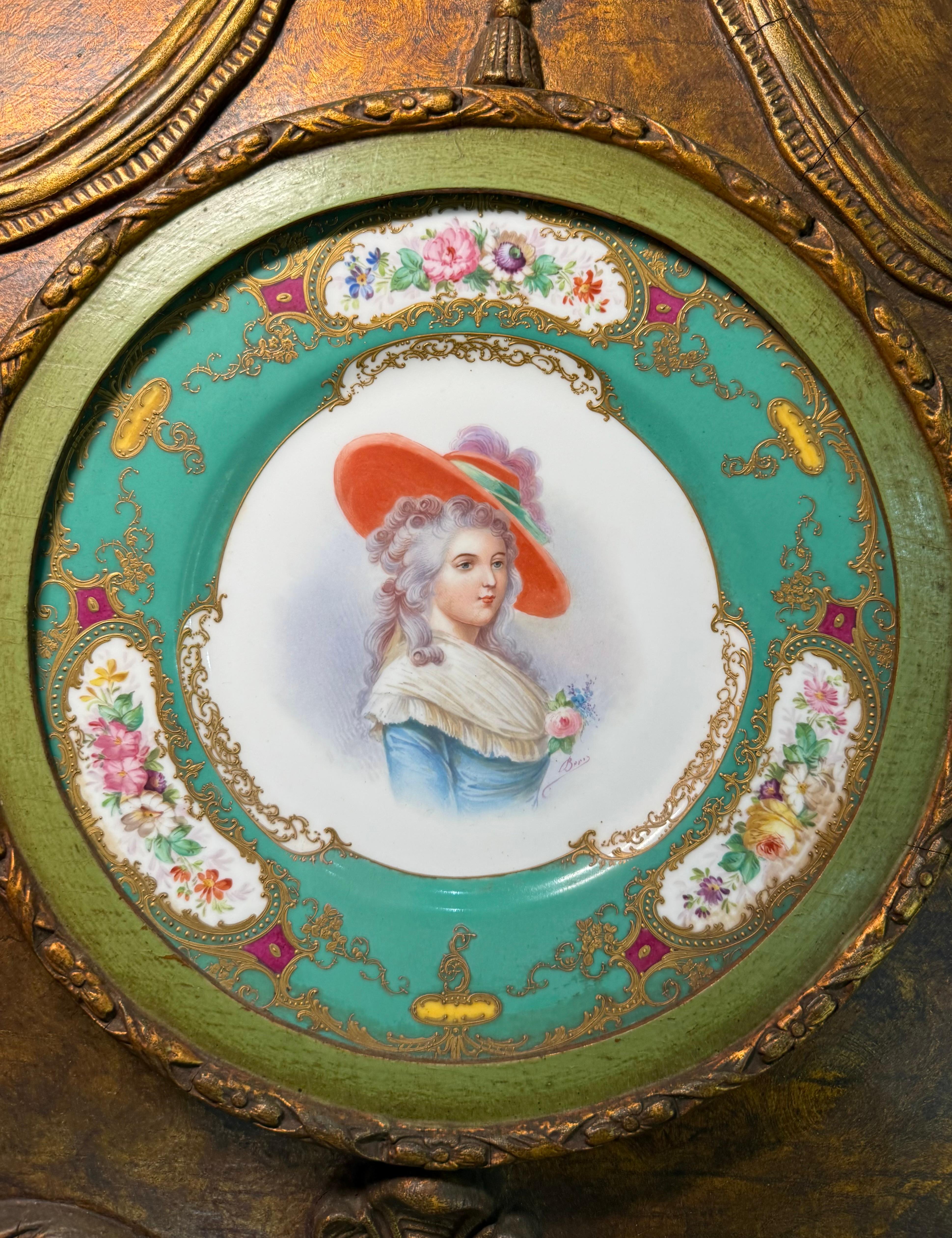 Sèvres Porzellan Portrait Holz Wandtafel (Handgefertigt) im Angebot