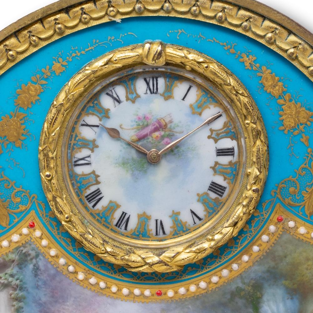 Reloj de mesa de porcelana de Sevres en venta 4