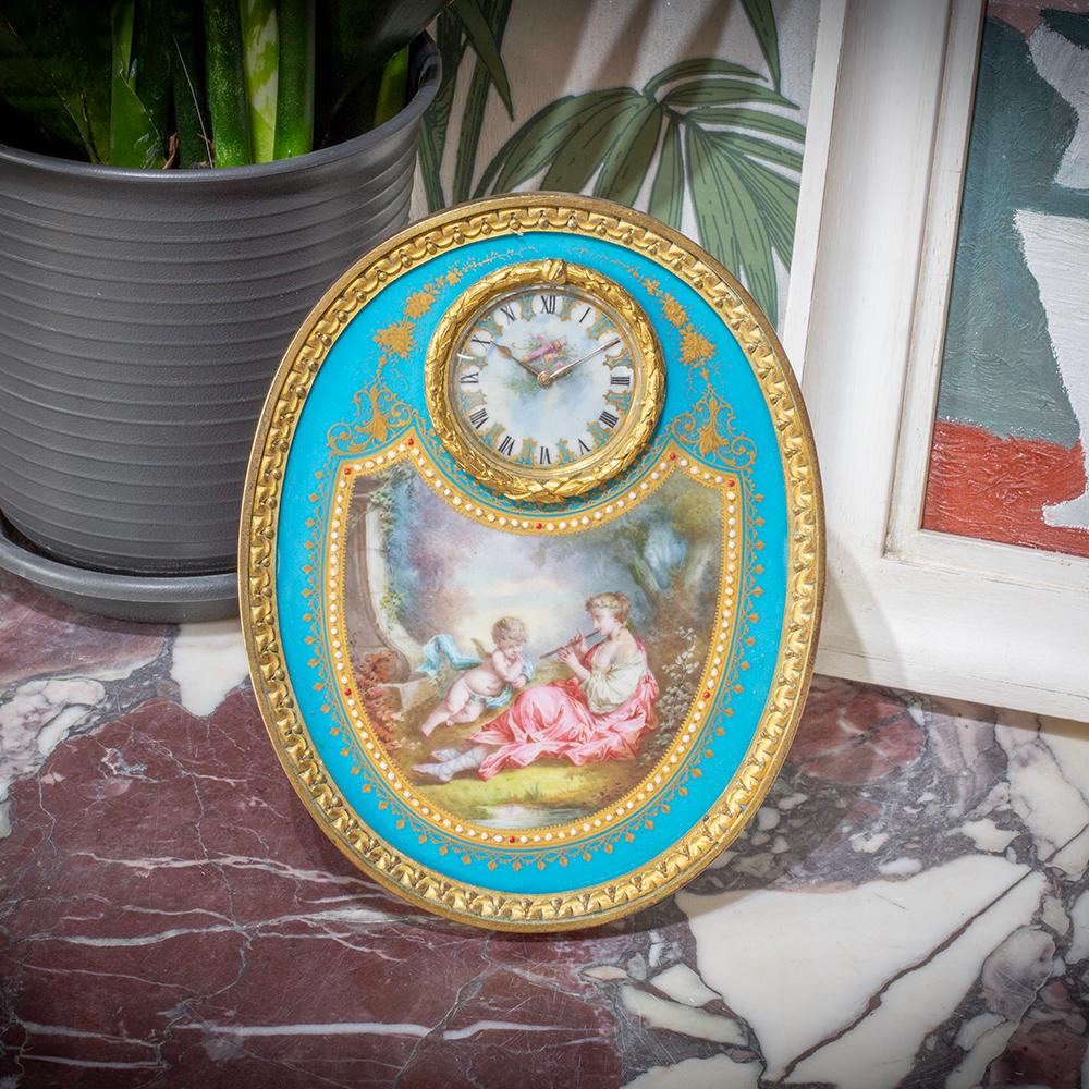 ENVÍO GRATUITO A TODO EL MUNDO DE NUESTRA COLECCIÓN

RELOJ DE SOBREMESA DE FORMA OVALADA CON SOPORTE DE LATÓN

De nuestra colección de Cerámica Europea, nos complace ofrecerte este Reloj de sobremesa de porcelana estilo Sevres.

El reloj está
