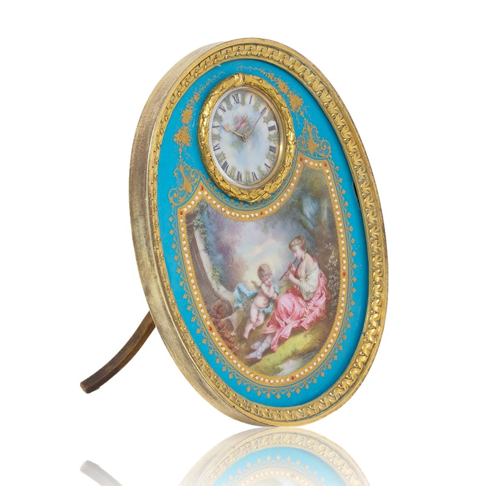 Reloj de mesa de porcelana de Sevres Dorado en venta