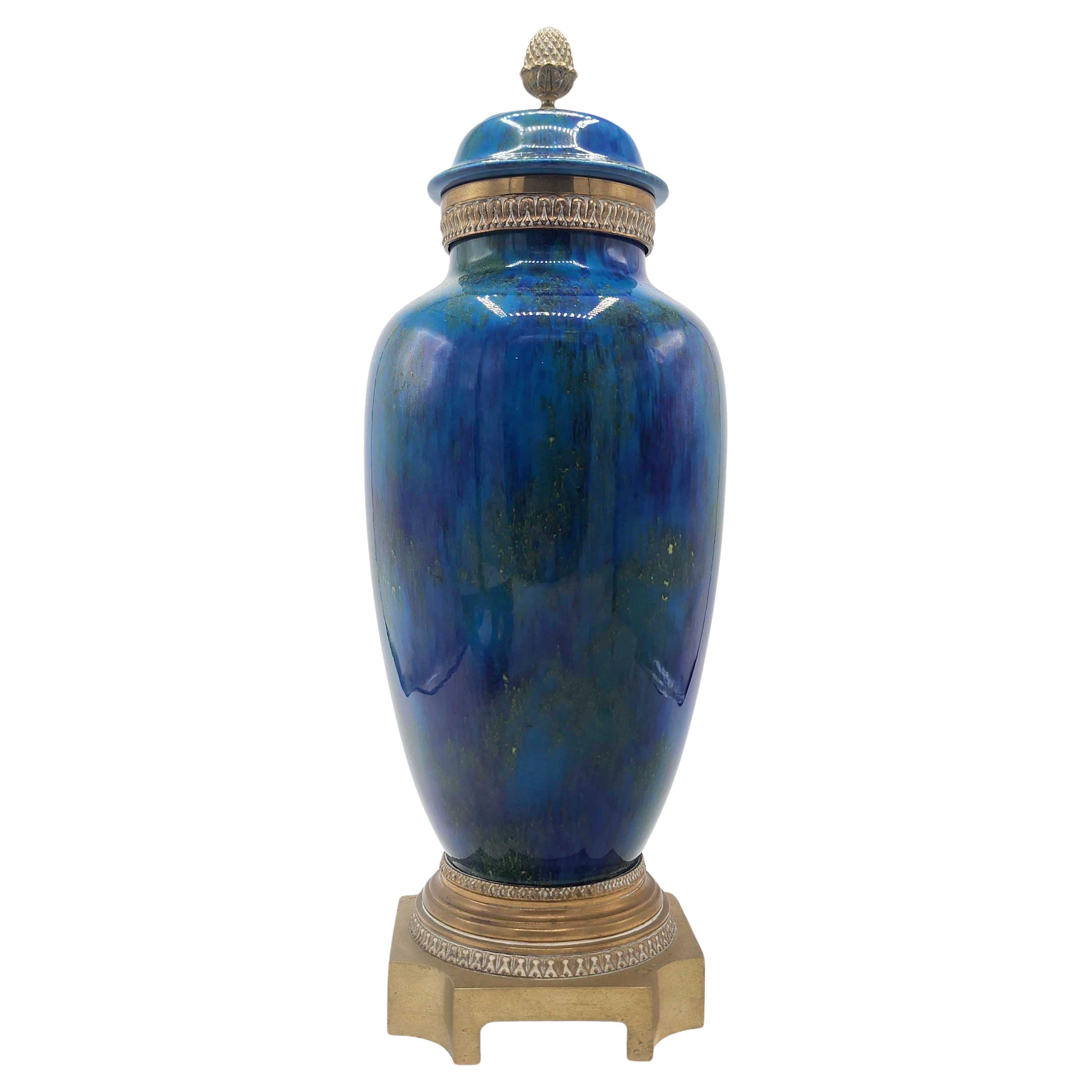 Vaso in porcellana di Sèvres firmato C.C.