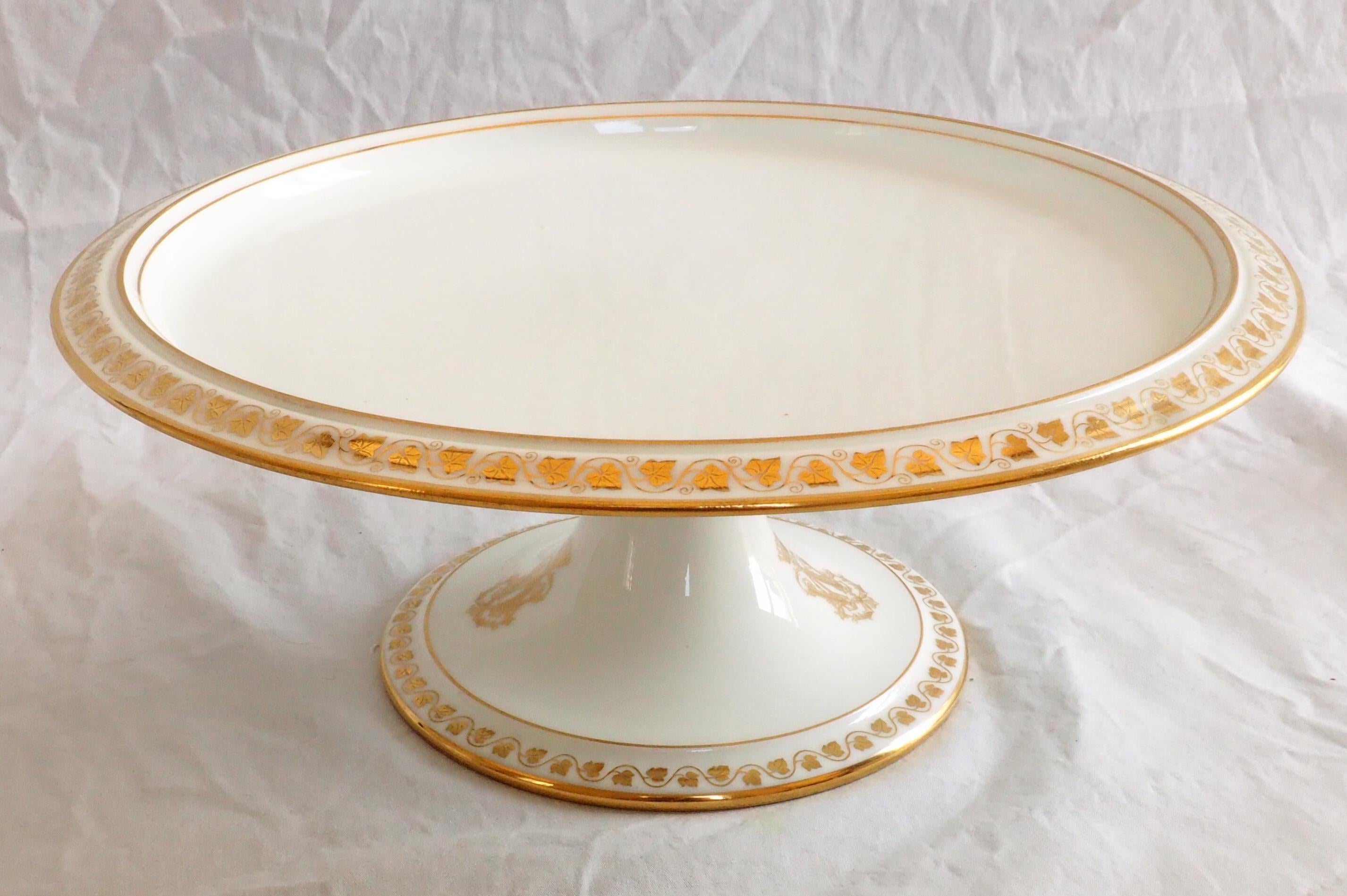 Sevres porcelain serving dish / plate - gilt, signed, dated 1879, crown of Count In Good Condition In GRENOBLE, FR