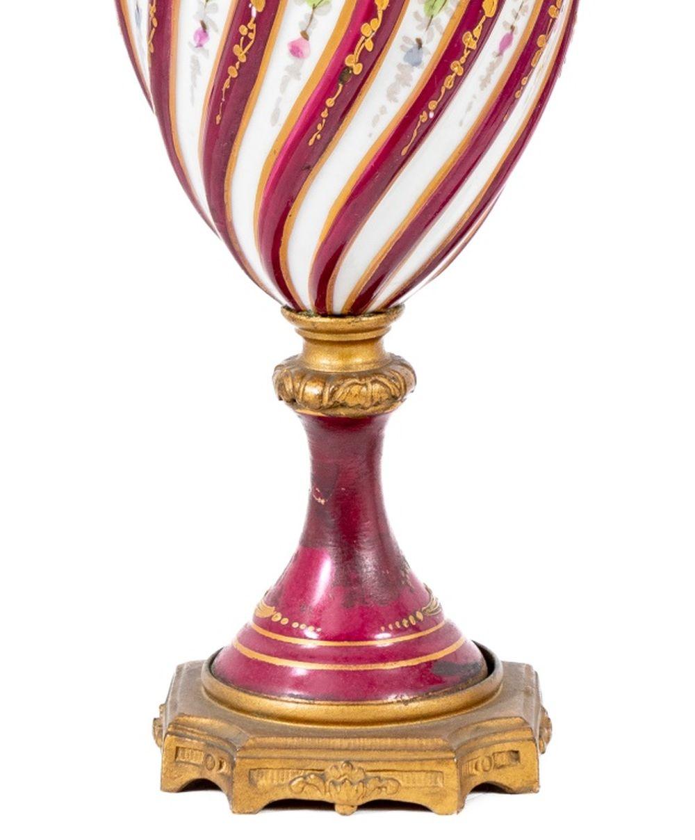 Francese Vasi Rose du Barry di Sèvres, coppia in vendita