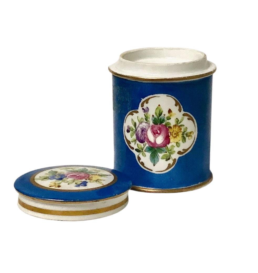 A late 19th century Sevrés royal blue lidded shaving jug with gilt trim. France, circa 1890s.
