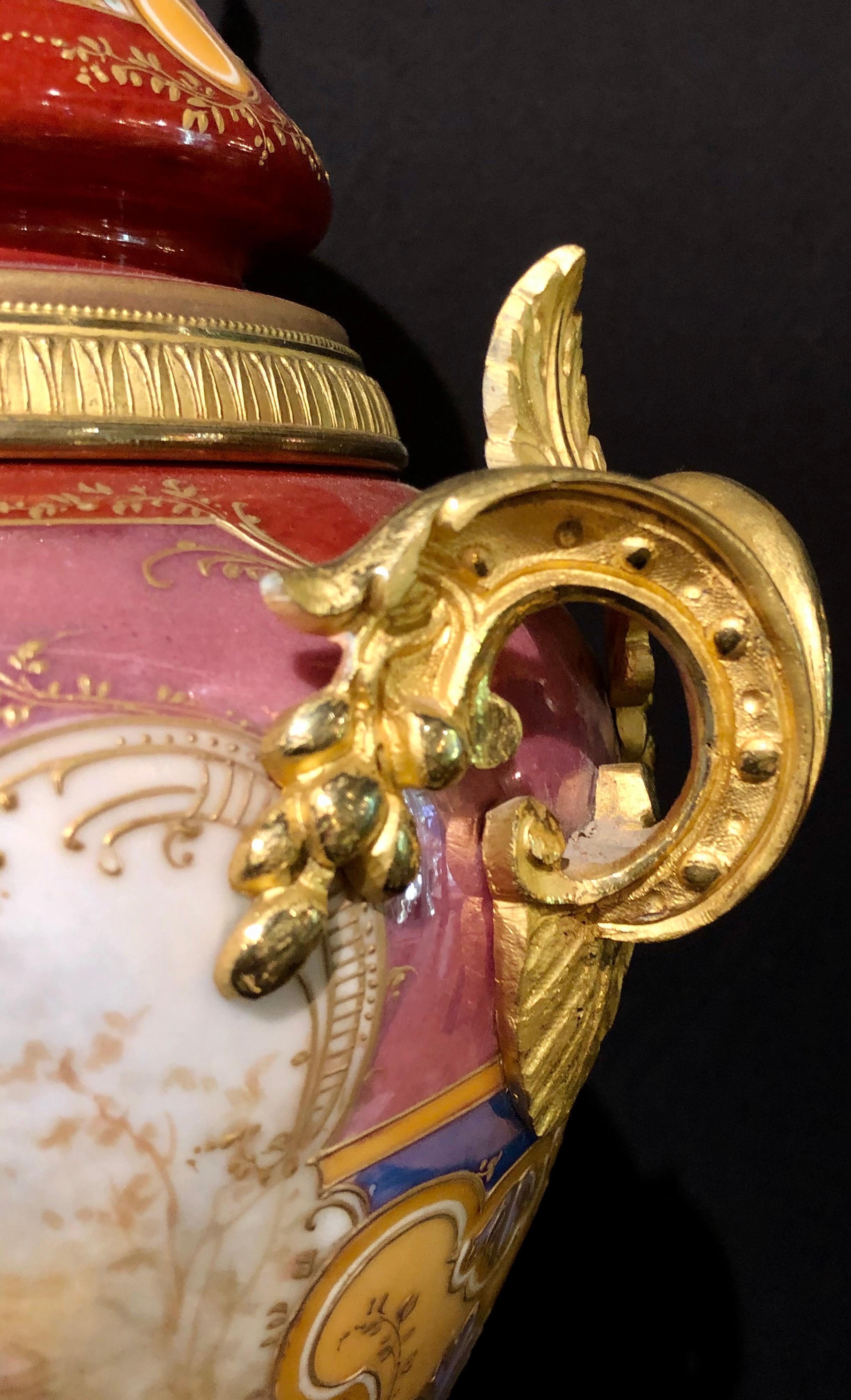 Sevres Spinnerei Urne Vase mit einer Jungfrau & Cherub Malerei Signiert Lingaand im Angebot 6