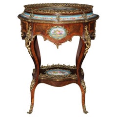 Plaques de décor figuratif de style Sèvres Table montée en bronze de style Napoléon III