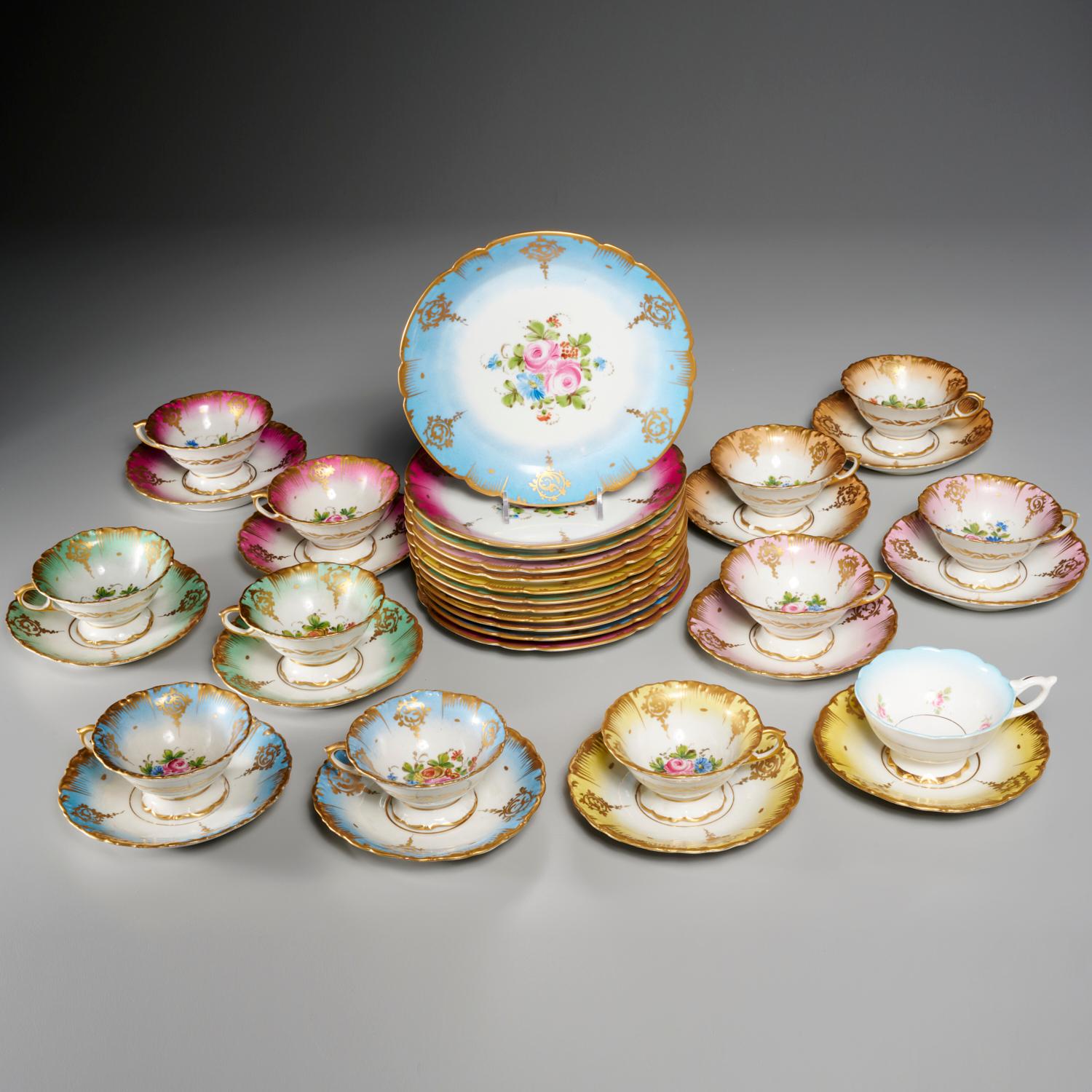 Sèvres Style Gilt and Painted Porcelain Dessert Service for 12 For Sale 3