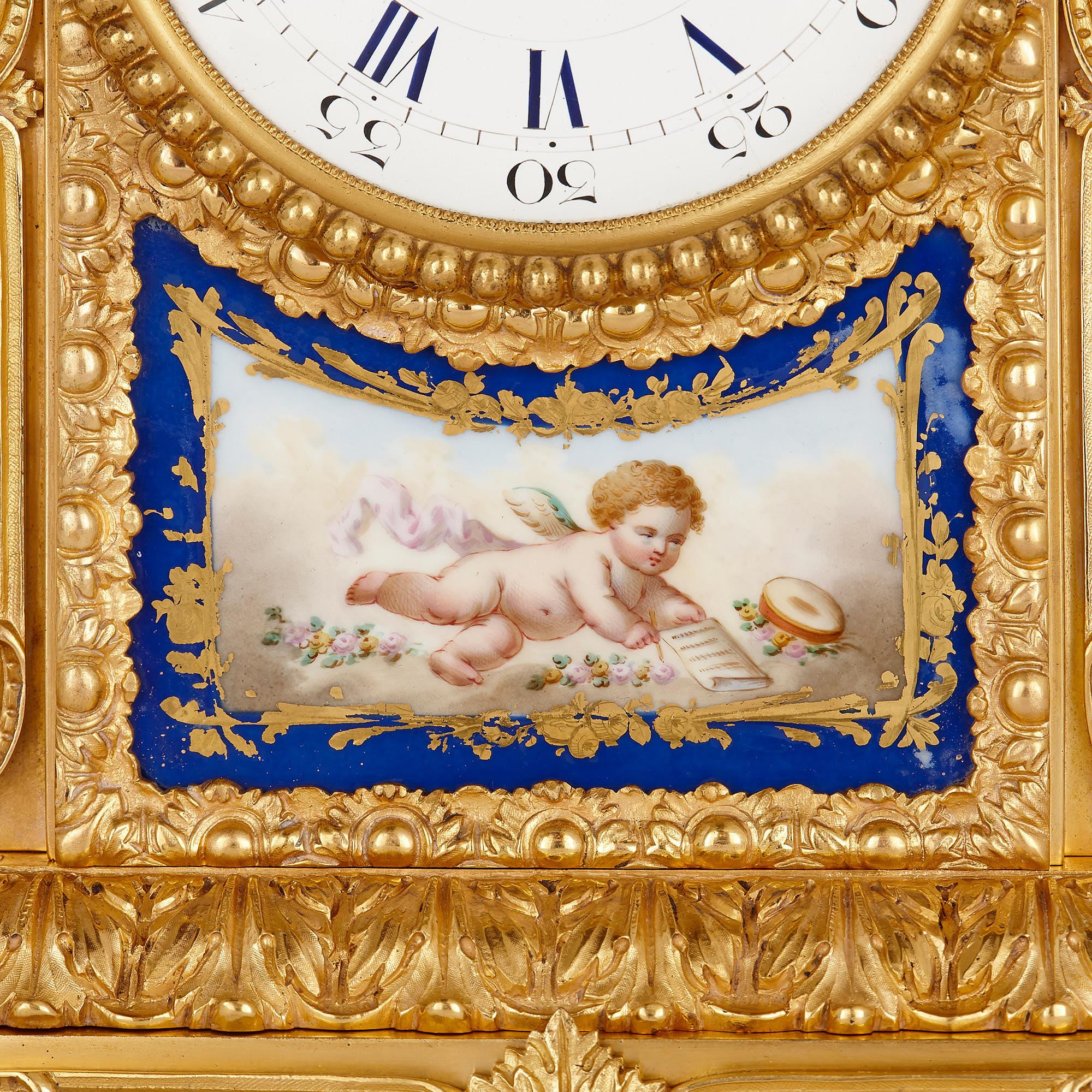 Kaminuhr aus vergoldeter Bronze und Porzellan im Sèvres-Stil (Französisch) im Angebot