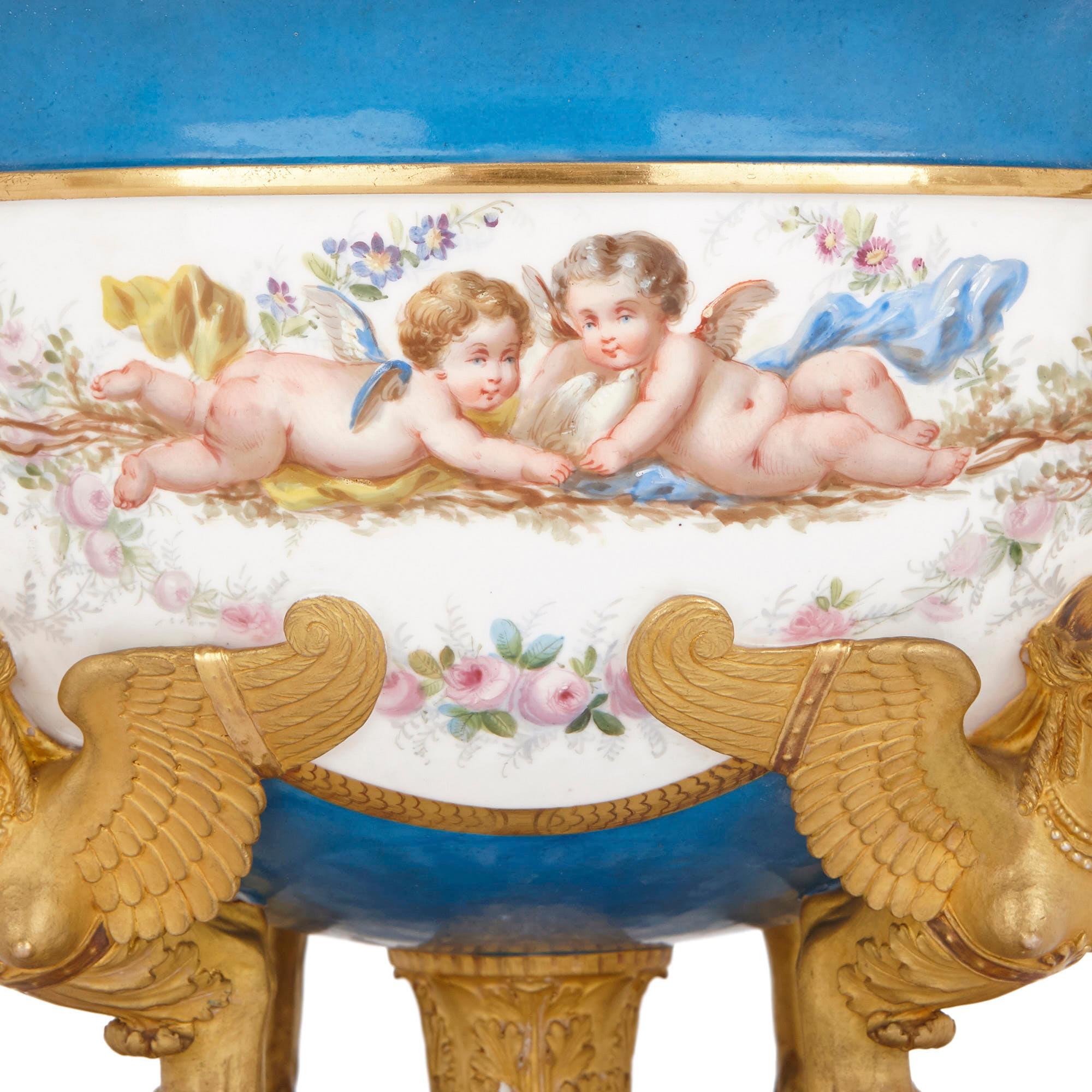 19th Century Sèvres style porcelain centrepiece In Good Condition In London, GB