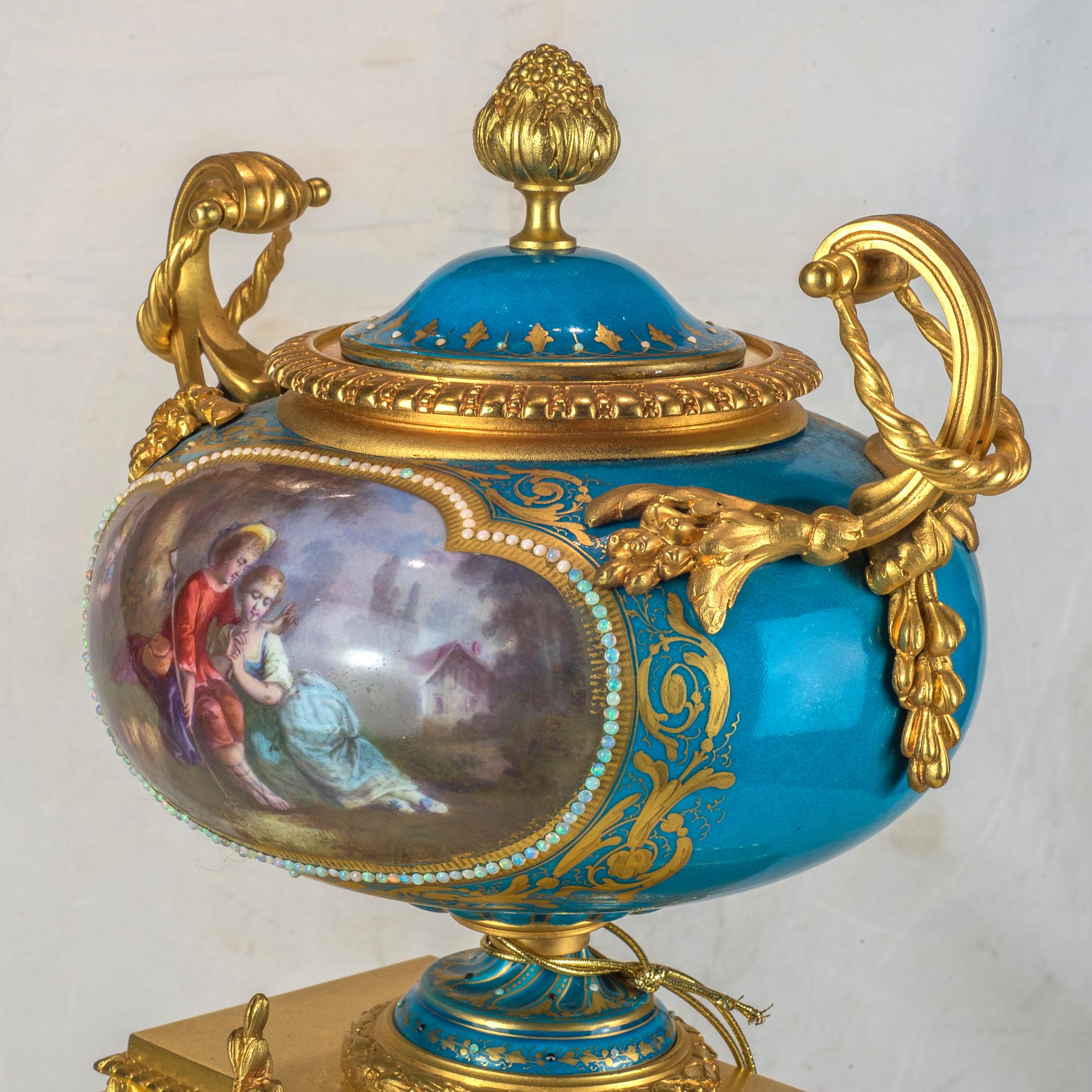 Sèvres-Style Gilt Bronze Mounted Porcelain Mantel Clock In Good Condition For Sale In New York, NY
