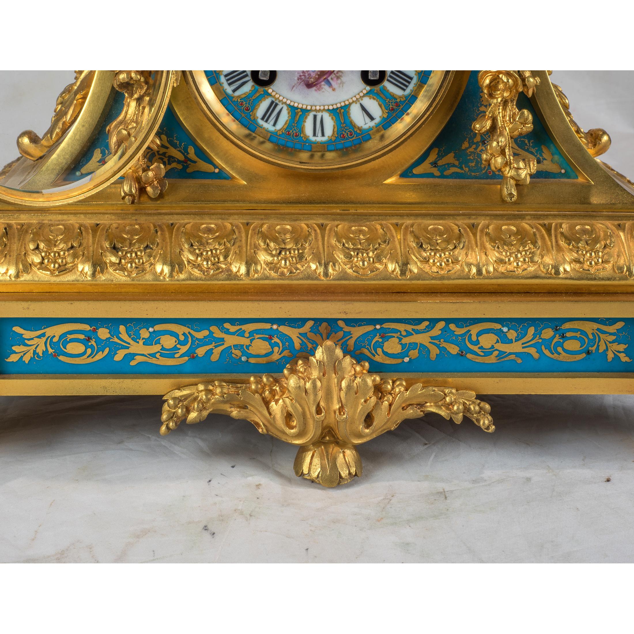 Sèvres-Stil vergoldete Bronze montiert Porzellan Kaminsimsuhr im Angebot 1