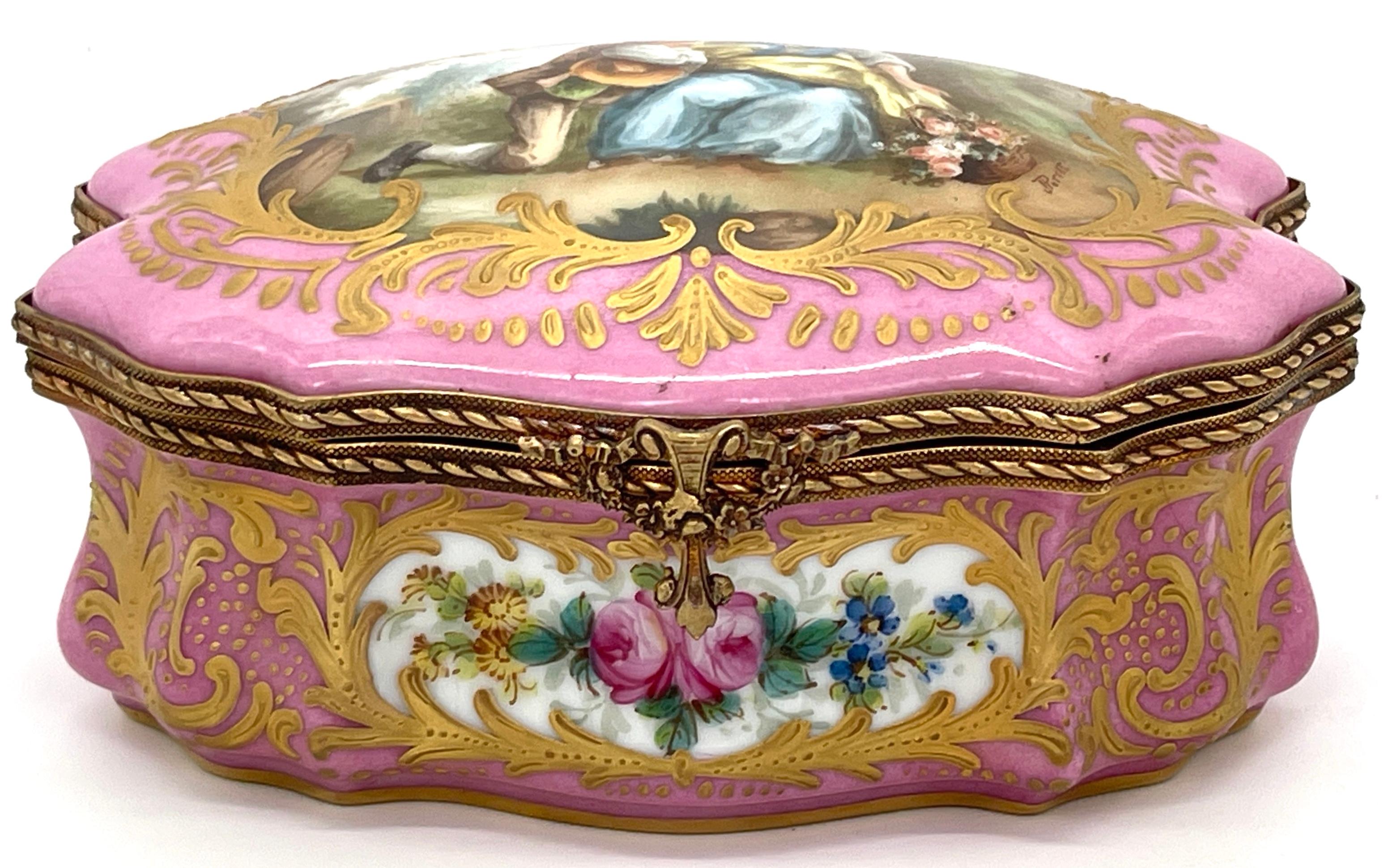 Caja de Sobremesa Montada de Ormolu con Motivo Watteau Bombe Rosa Estilo Sevres Luis XVI en venta