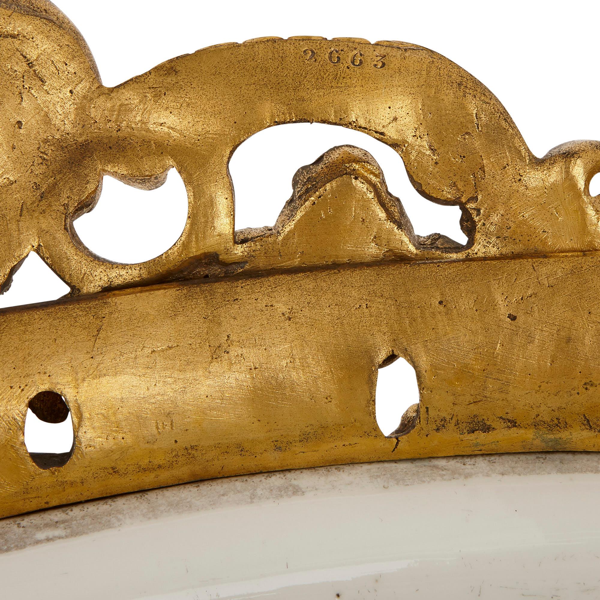 Tafelaufsatz aus Porzellan und vergoldeter Bronze im Sèvres-Stil im Zustand „Gut“ im Angebot in London, GB