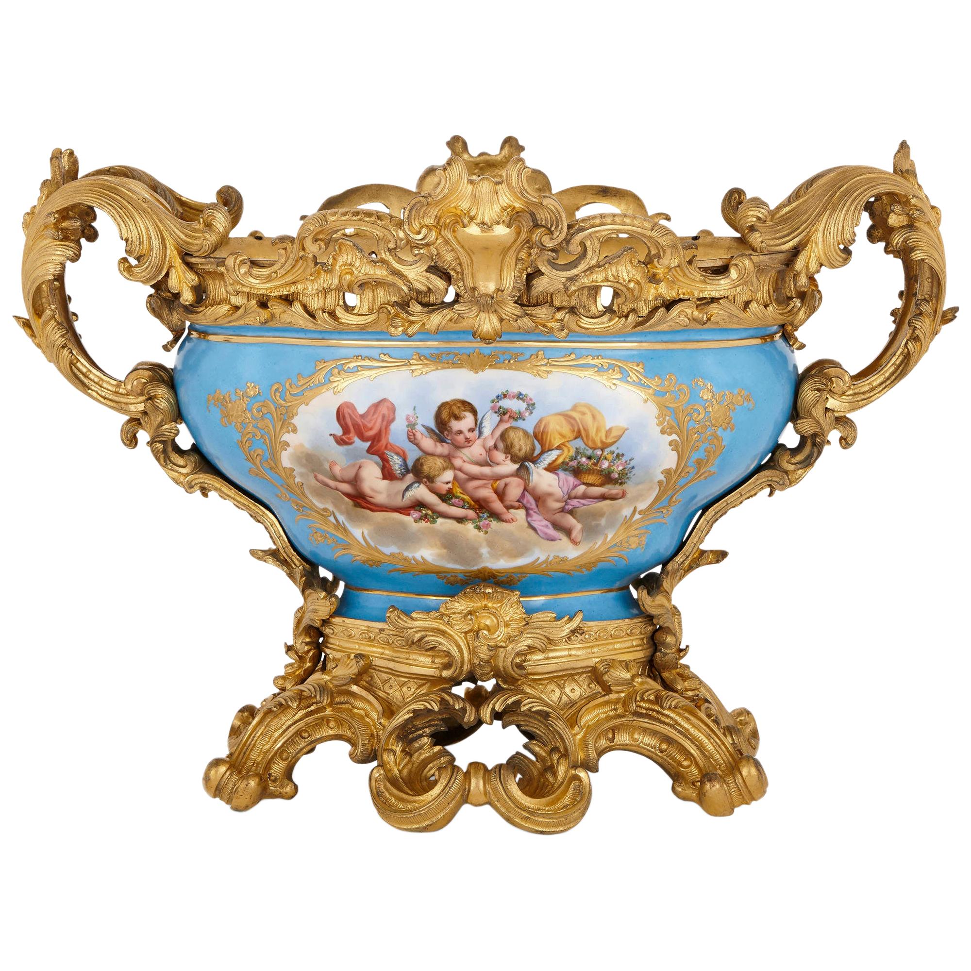Bol de centre de table en porcelaine et bronze doré de style Sèvres en vente