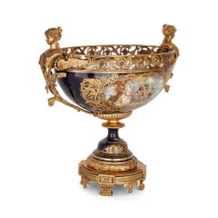 Suite di guarnizioni in porcellana di Sèvres e bronzo dorato Jardinière e vaso