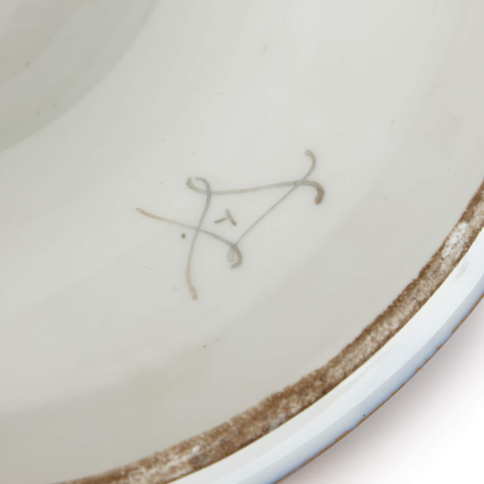 Suite di guarnizioni in porcellana di Sèvres e bronzo dorato Jardinière e vaso in vendita 1