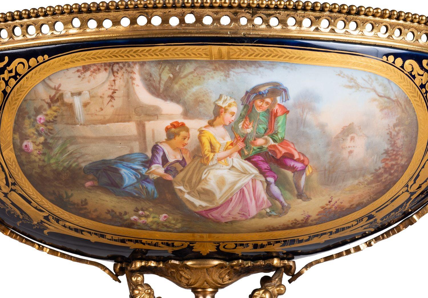 French Sevres style porcelain Comport, circa 1890. For Sale