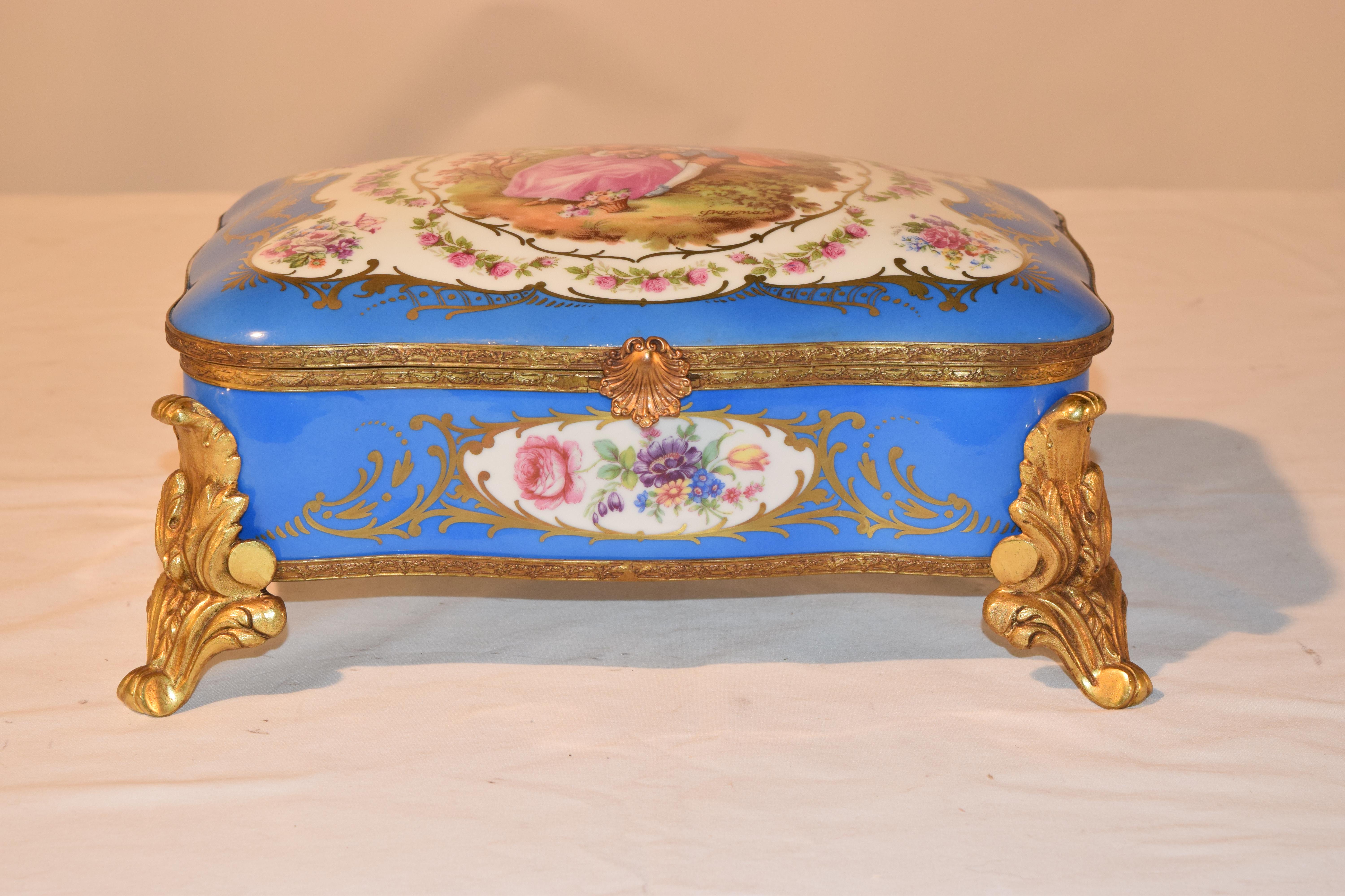 Sevres Style Porcelain Footed Dresser Box, circa 1920 For Sale 5