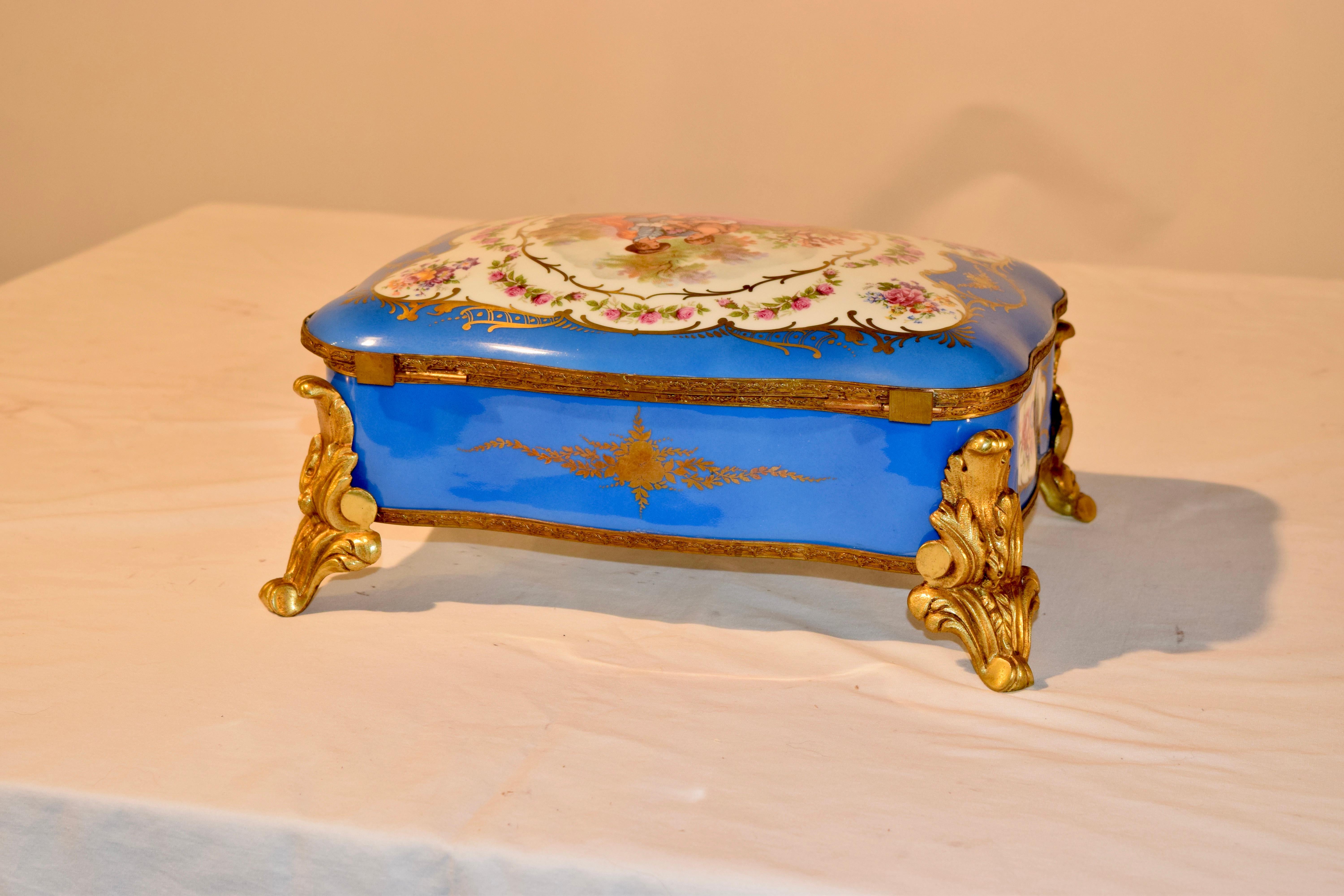 Sevres Style Porcelain Footed Dresser Box, circa 1920 For Sale 2