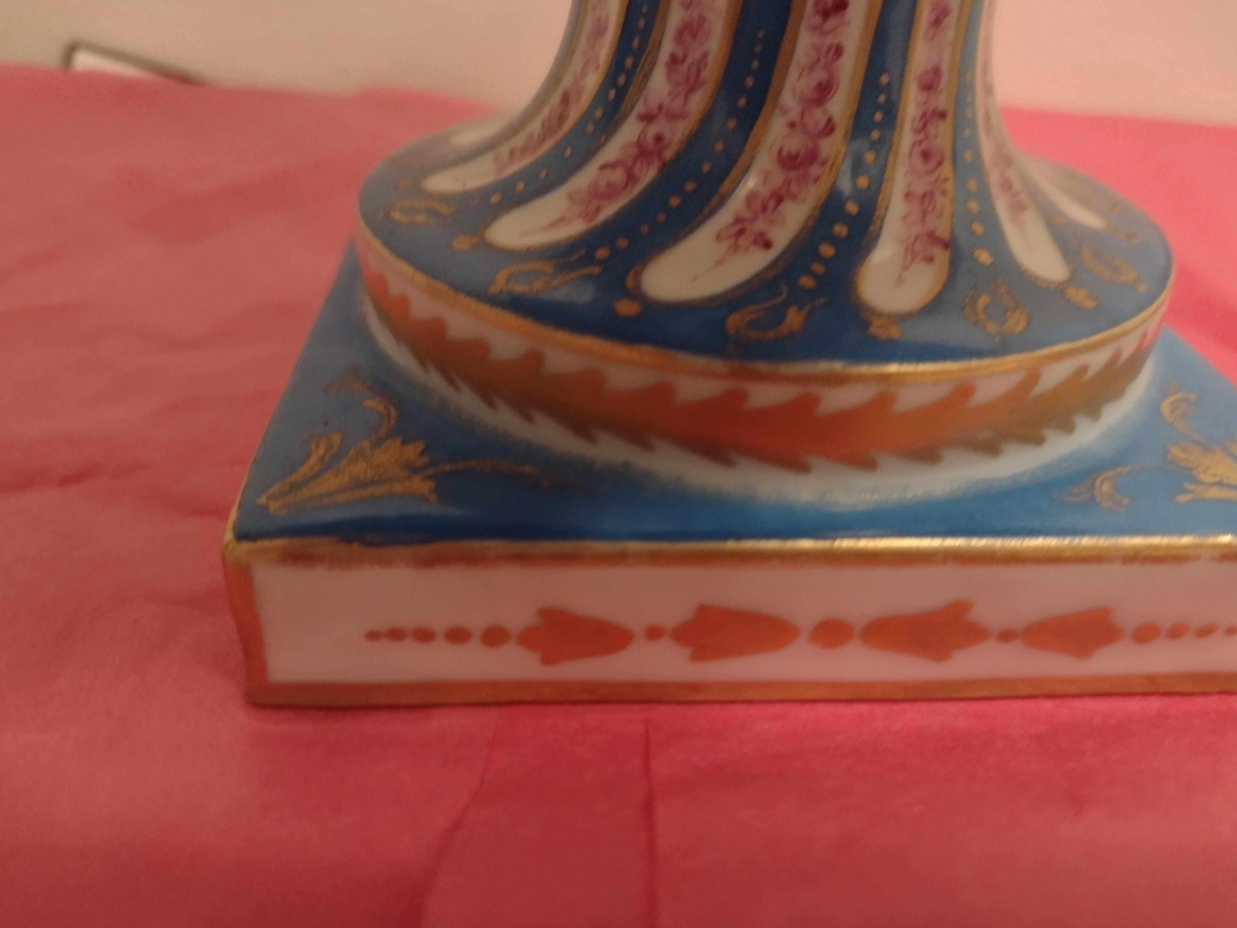 Vase en porcelaine de style Sèvres, France Début du 20e siècle  Bon état - En vente à London, GB
